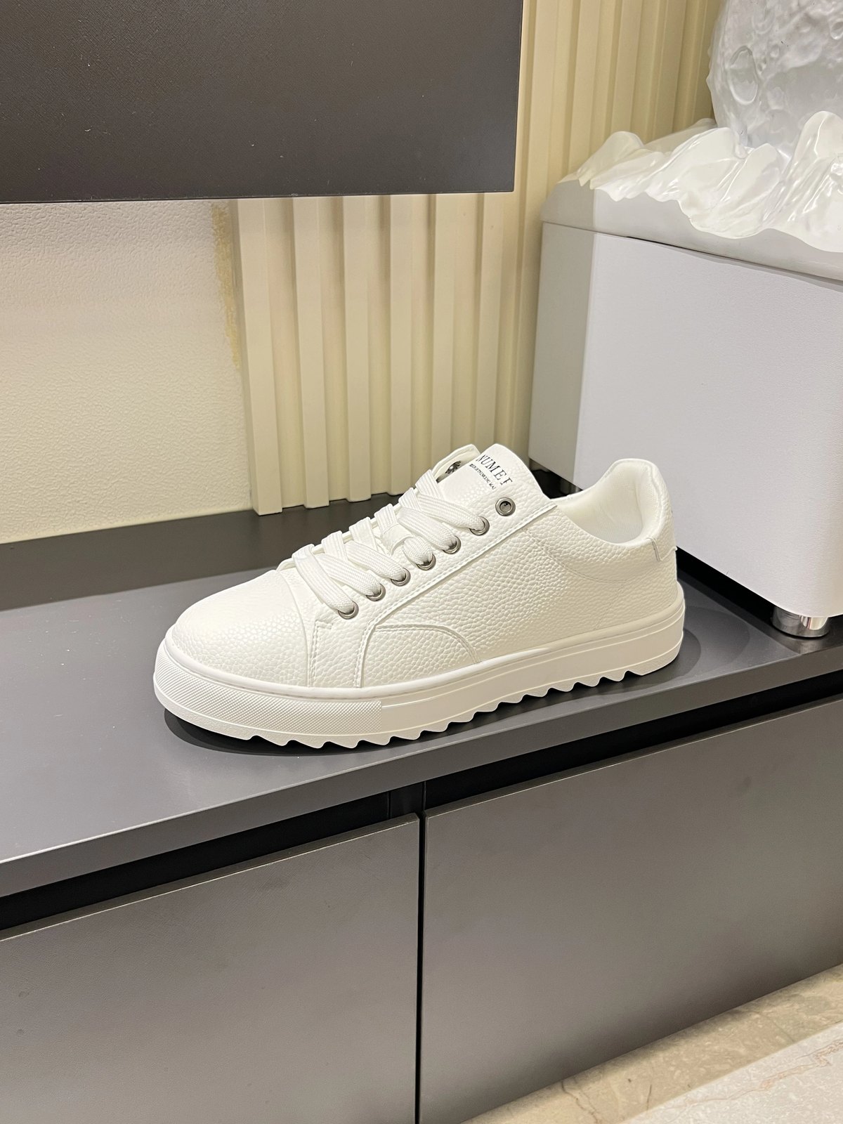 Numeris top-quality low-top shoes