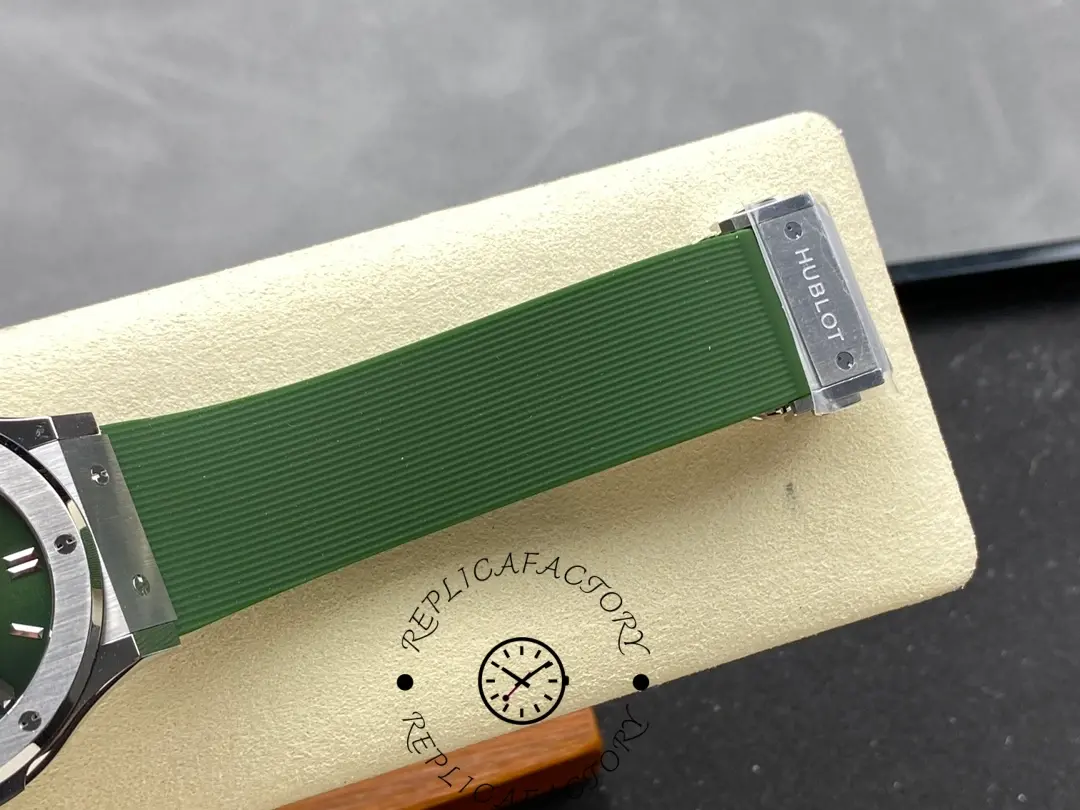 1:1 Clone Hublot Classic Fusion Titanium Green 542.NX.8970.RX 42mm