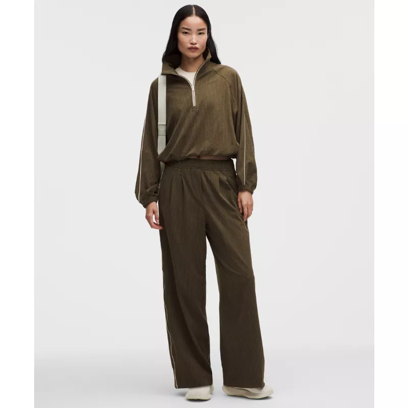 Seersucker WovenAir High-Rise Pleated Pant Regular