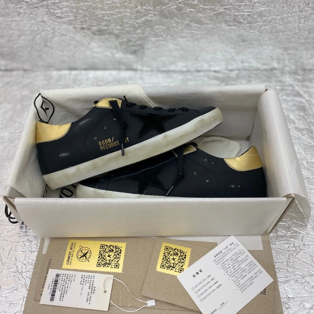 Golden Goose Super Star Dirty shoes made of top-grain cowhide