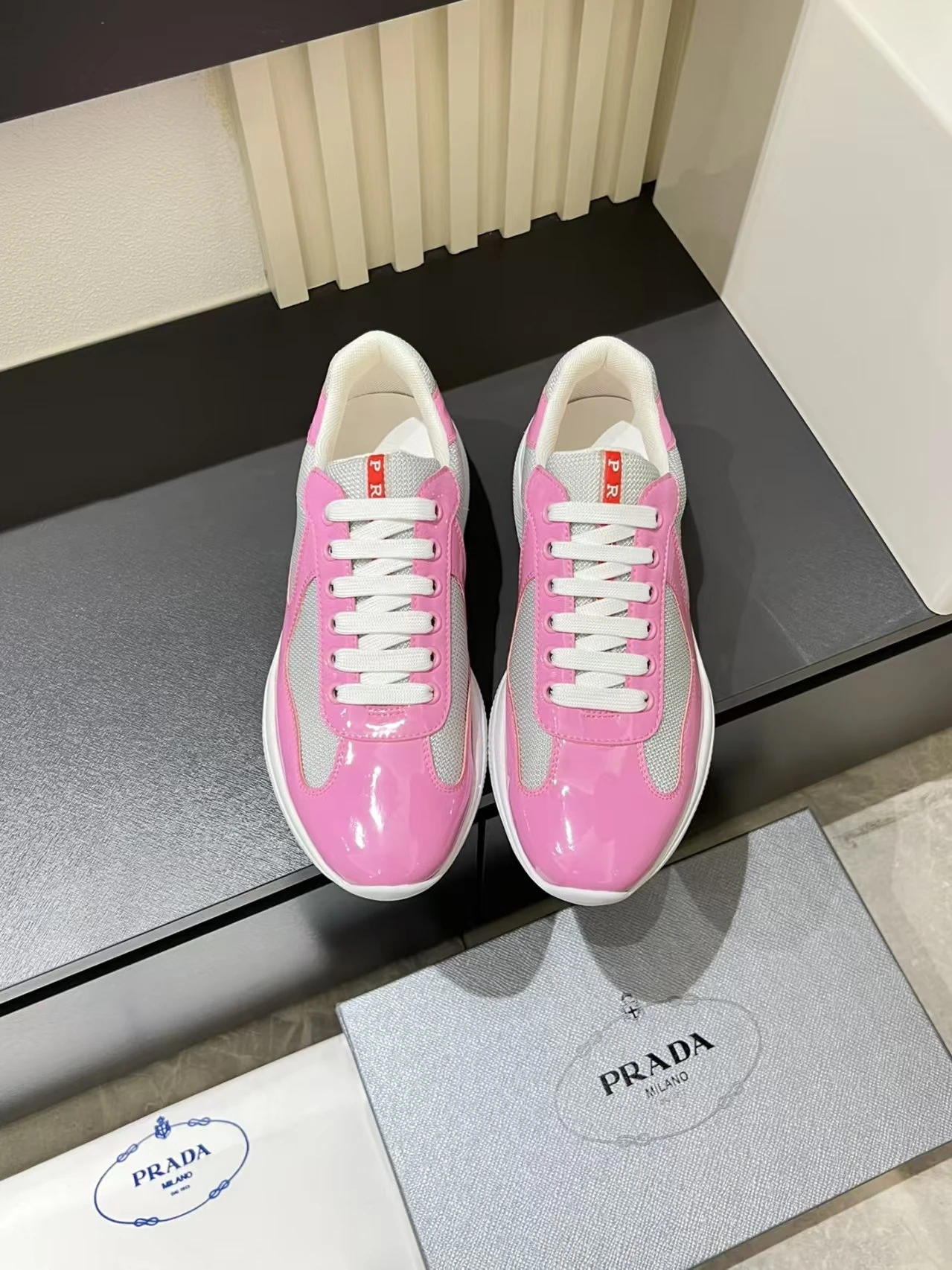 Prada top quality lacquer shoes