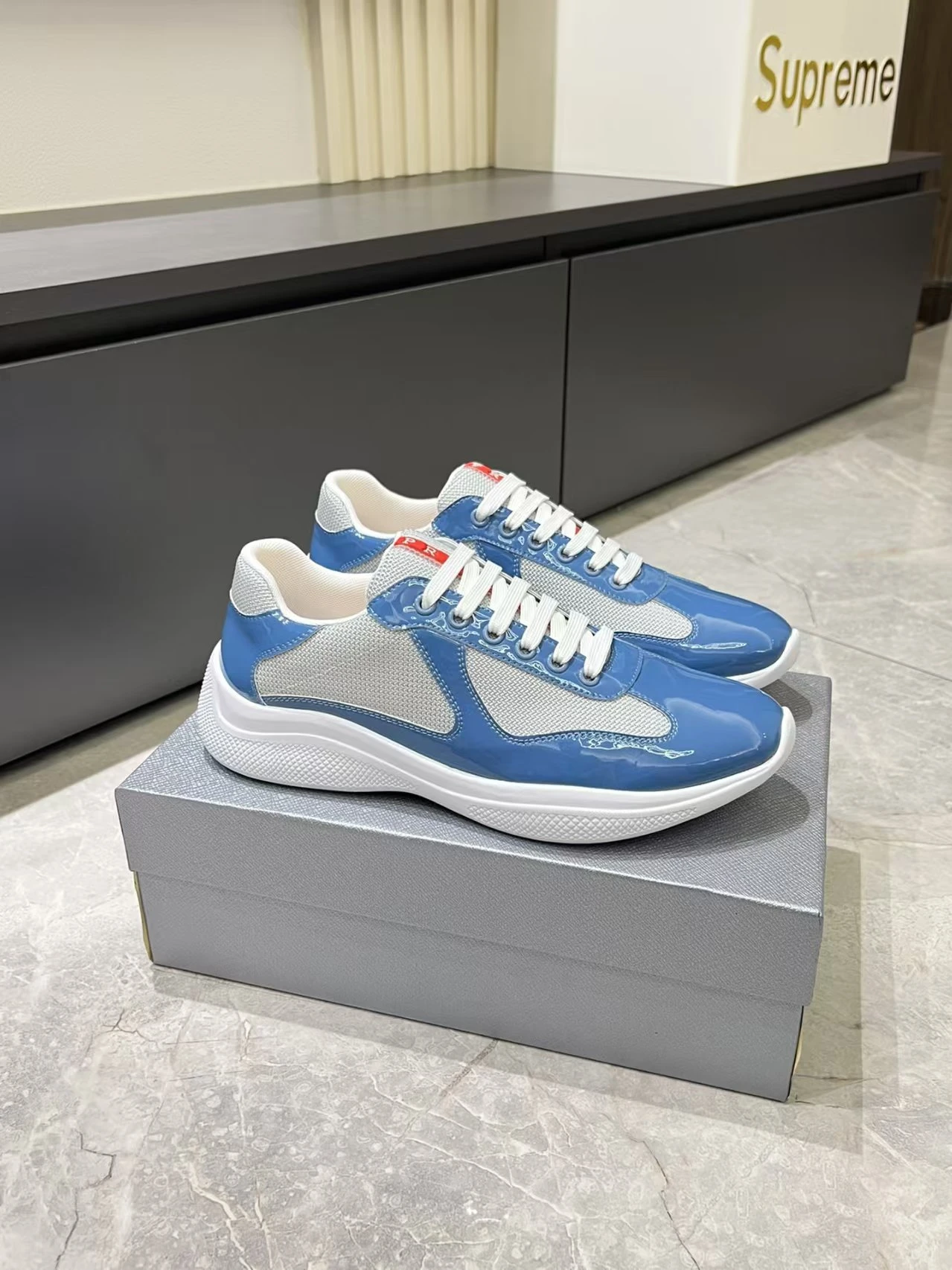 Prada top quality lacquer shoes