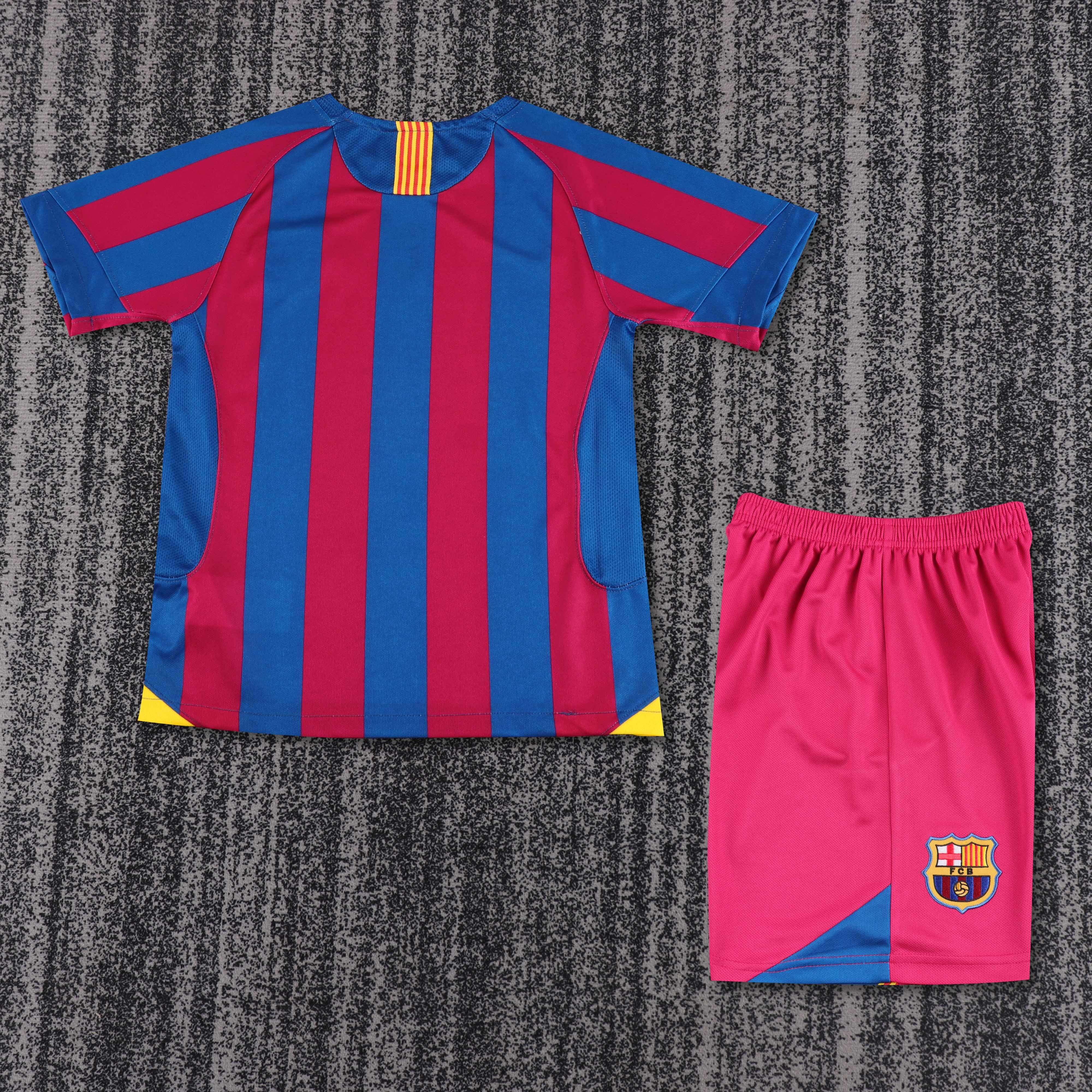 2005/2006 Barcelona home Retro Football Shirt (Kids Kit)