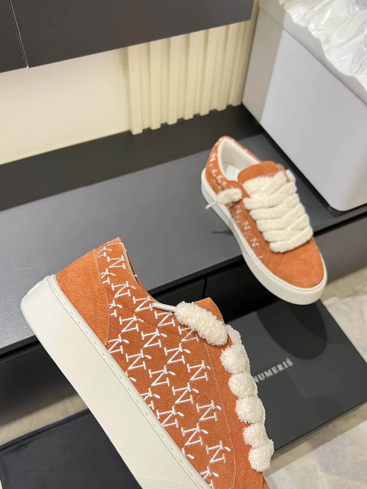 Numeris top-quality low-top shoes