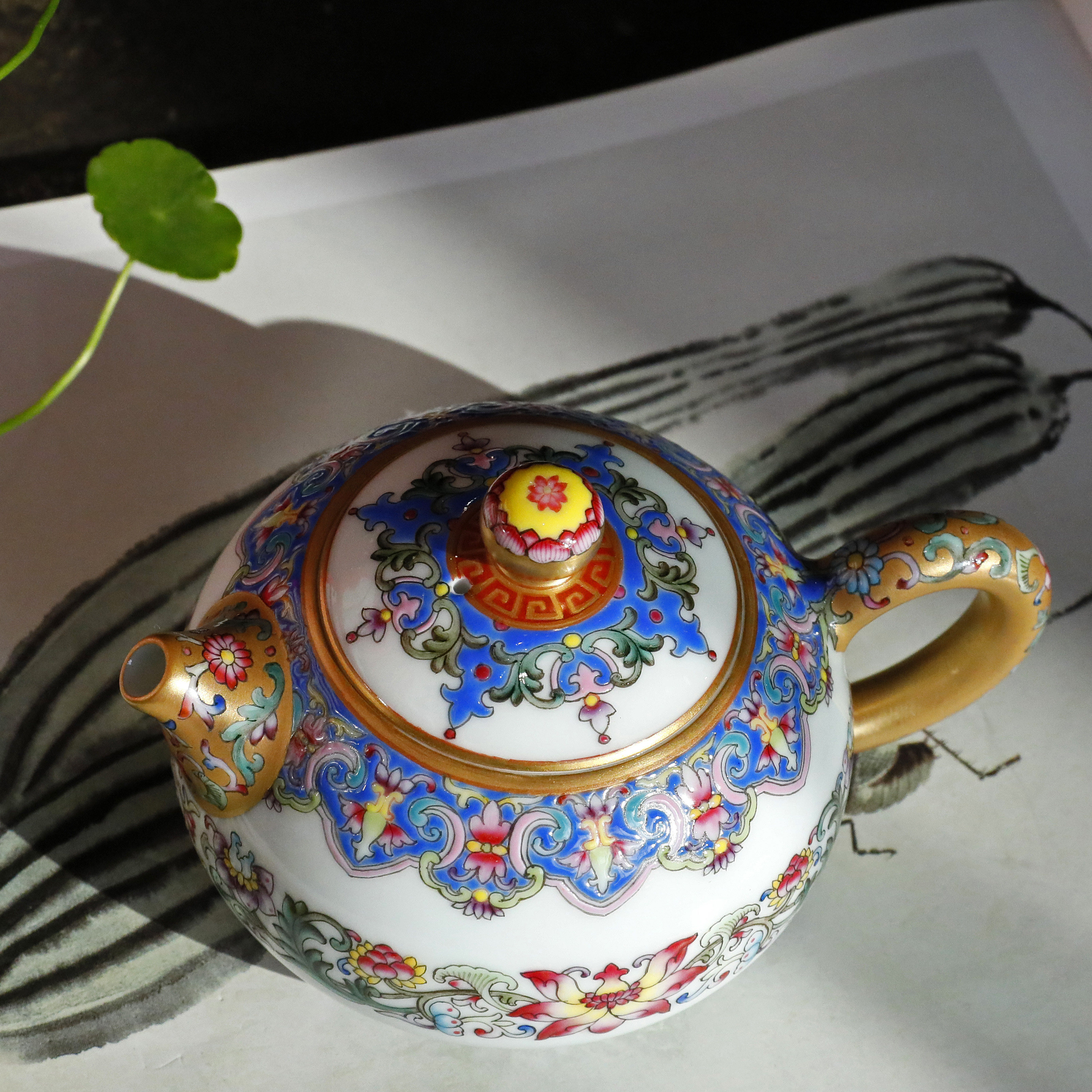 Jingdezhen Exquisite Handmade Hand-Painted Enamel Ruyi Teapot • Pure Gold Detailing • Chinese Porcelain