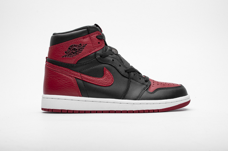 Air Jordan 1 Retro Bred 