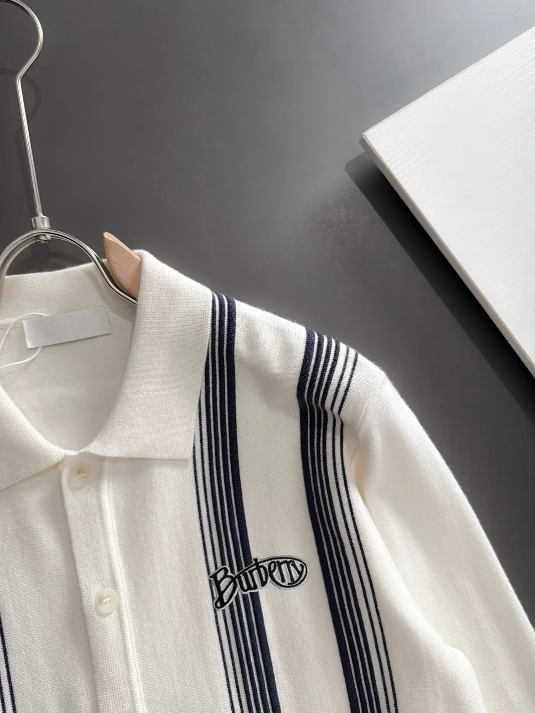 Burberry gestrickt 25FW gestreift weiß Jacken ND916584