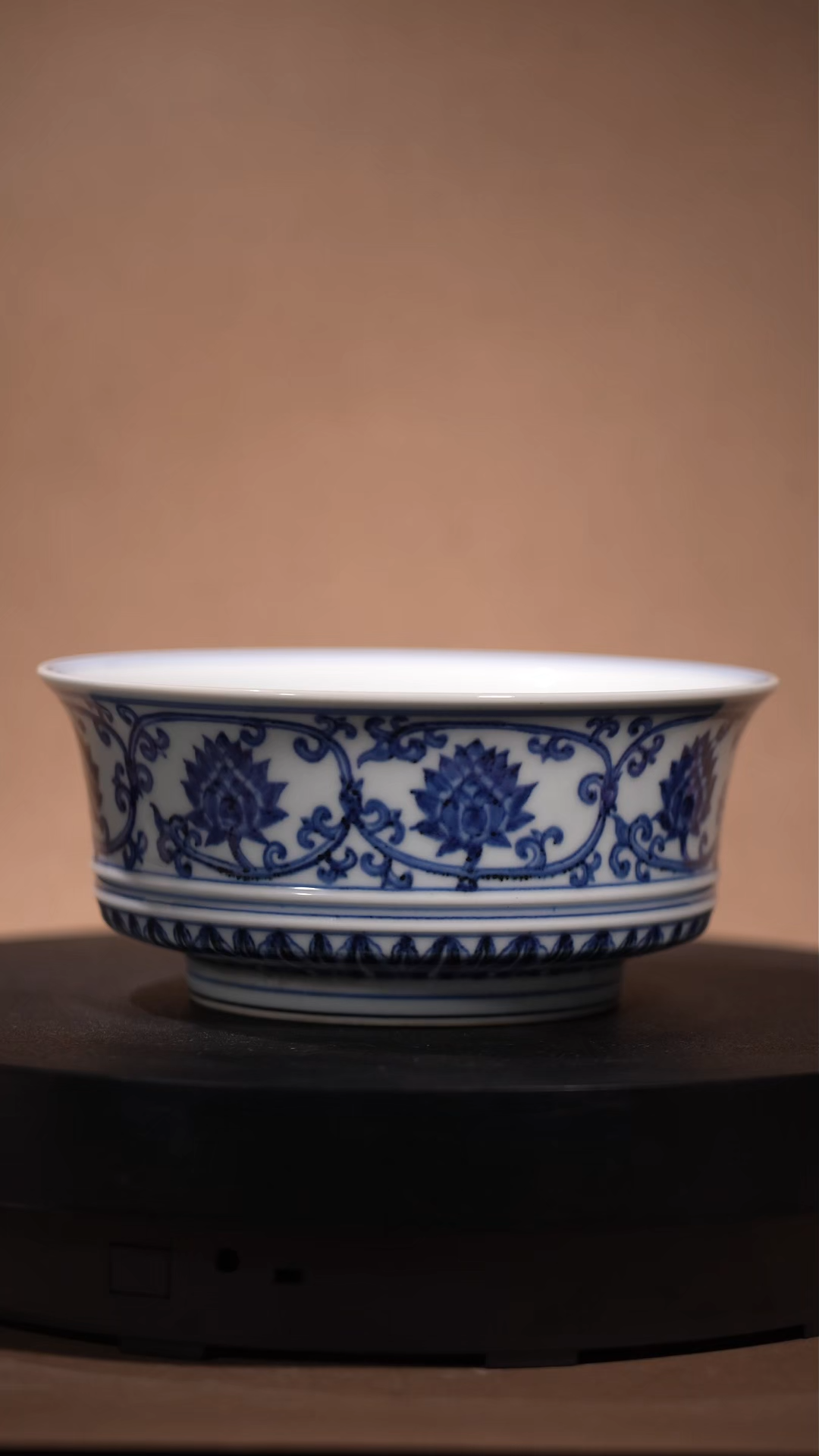 Ancient Chinese Blue and White Lotus Vine Porcelain Washer