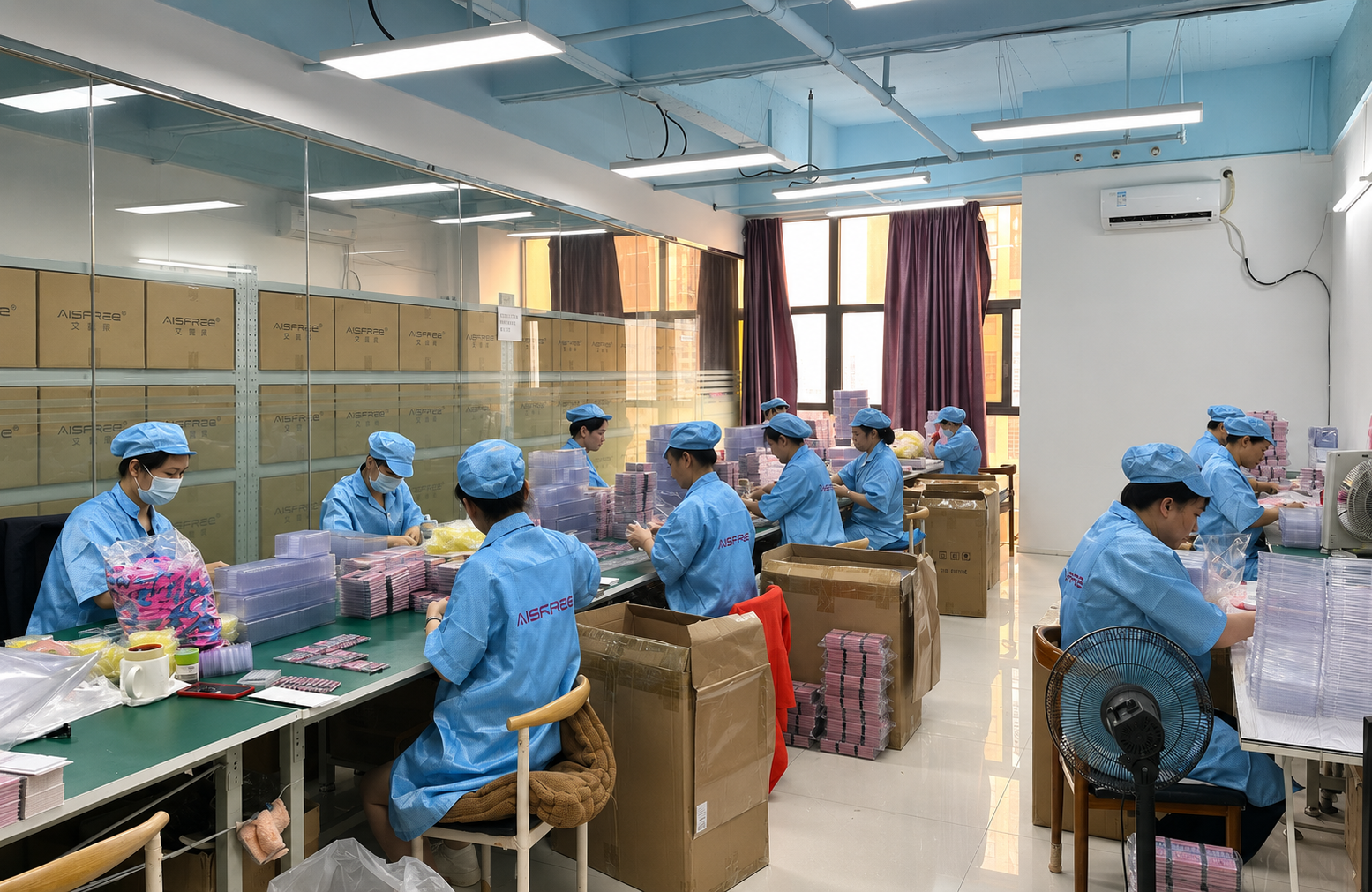 Press on nails quality control inspection process before shipment ensuring strict quality standards for salon and wholesale nail products.