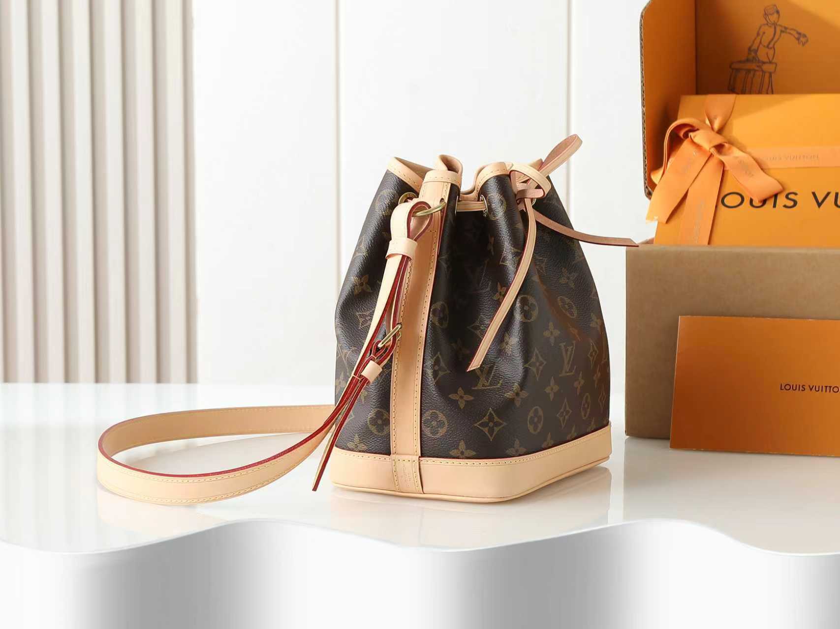 Louis Vuitton M40817 Noe BB Damen-Schultertasche, 22 × 24 × 15 cm
