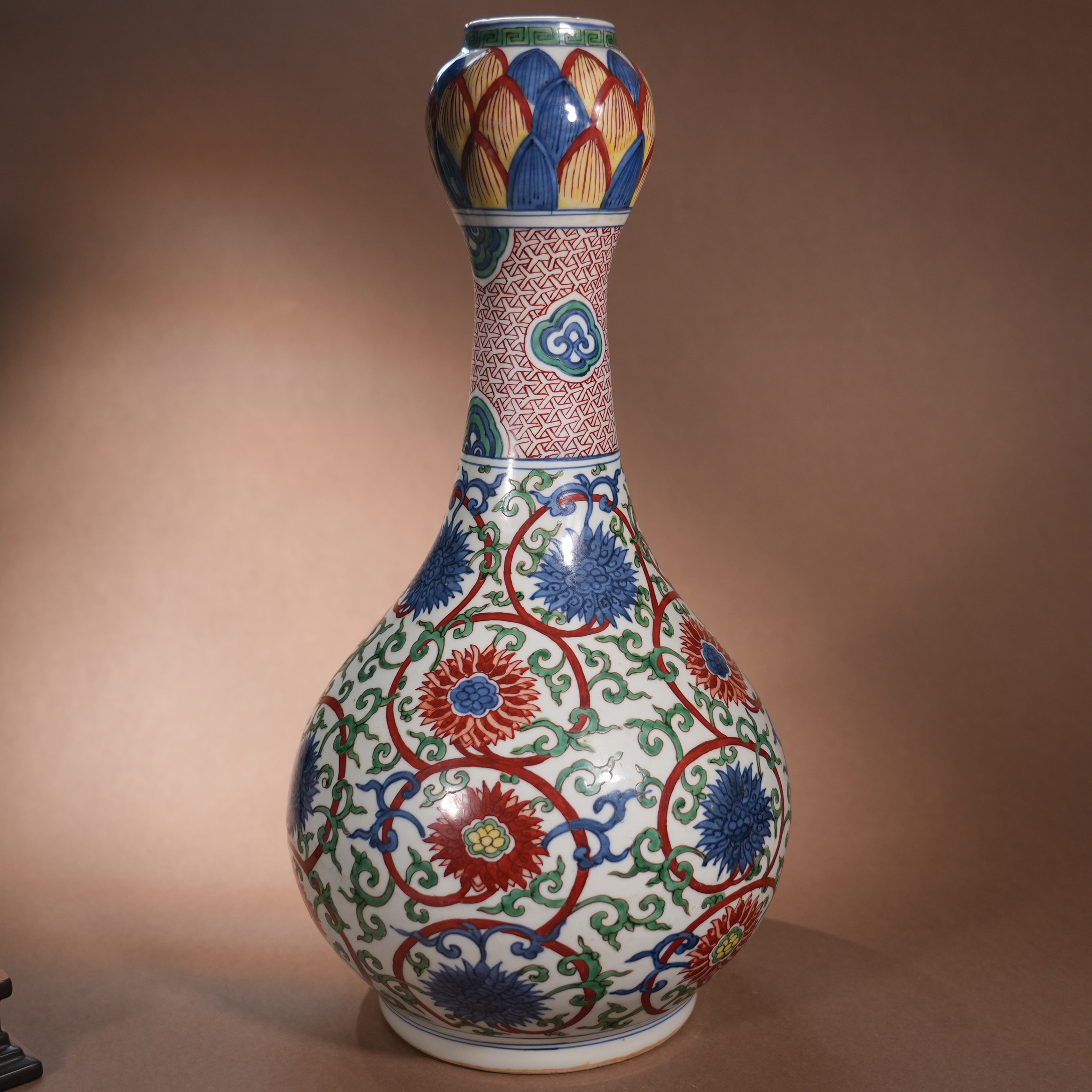 Ancient Chinese Wucai Garlic-Head Vase with Interlocking Lotus Motifs (Marked 