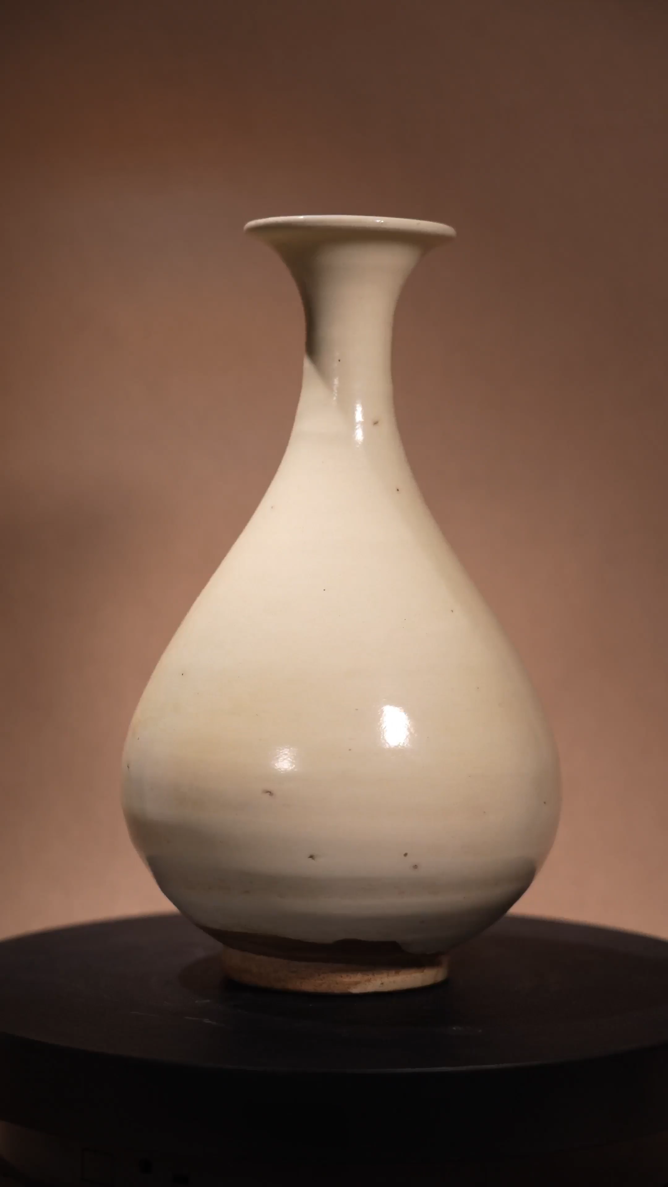 Ancient Chinese White Glaze Yuhuchun Vase