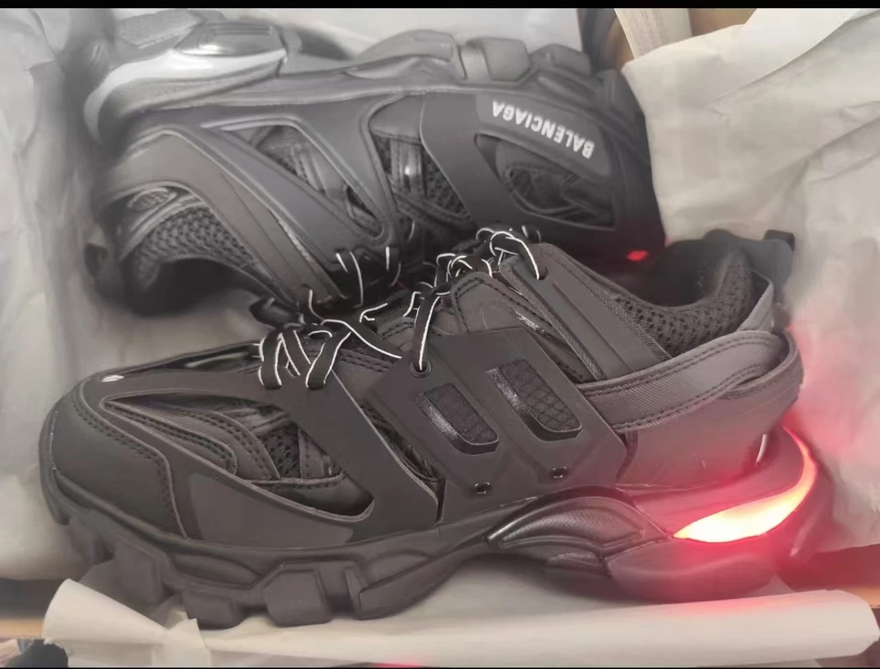 Balenciaga Track Black 555032 W1GB7 1000 (LED)