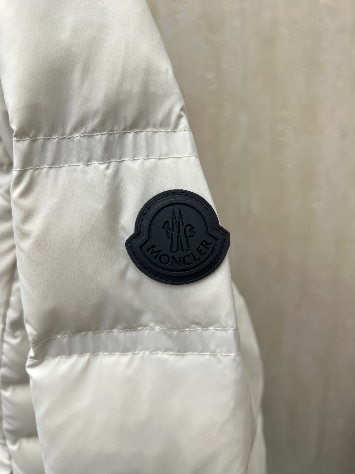 Moncler 26SS Kapuze Daunenjacke Weiss ZO607263