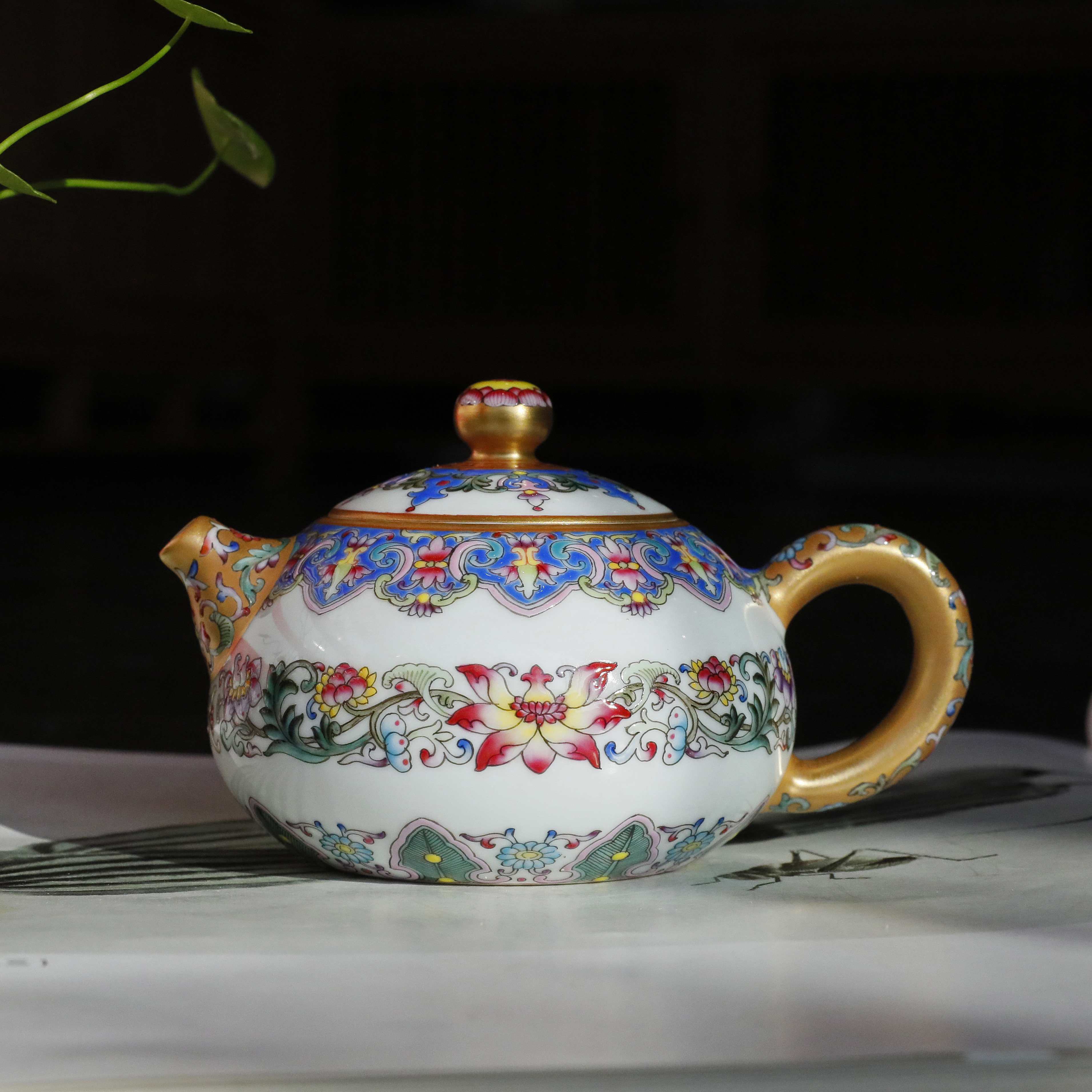 Jingdezhen Exquisite Handmade Hand-Painted Enamel Ruyi Teapot • Pure Gold Detailing • Chinese Porcelain