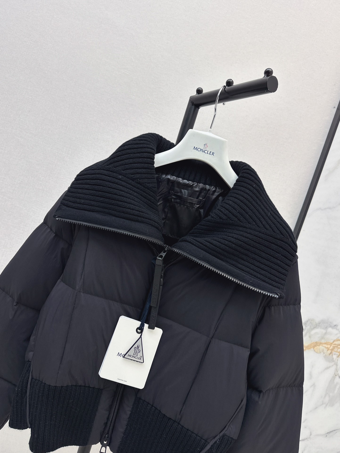 Moncler Herbst/Winter 2026 Daunenjacke Größe S-L