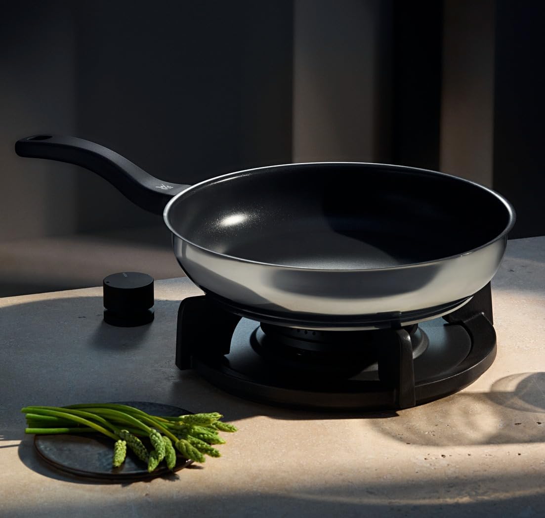 WMF 3-piece frying pan. coated frying pan with handle. diameter 20/24/28 cm. Devil Cromargan frying pan with stainless steel handle. stainless ceramic suitable for induction cookers and hand wash.