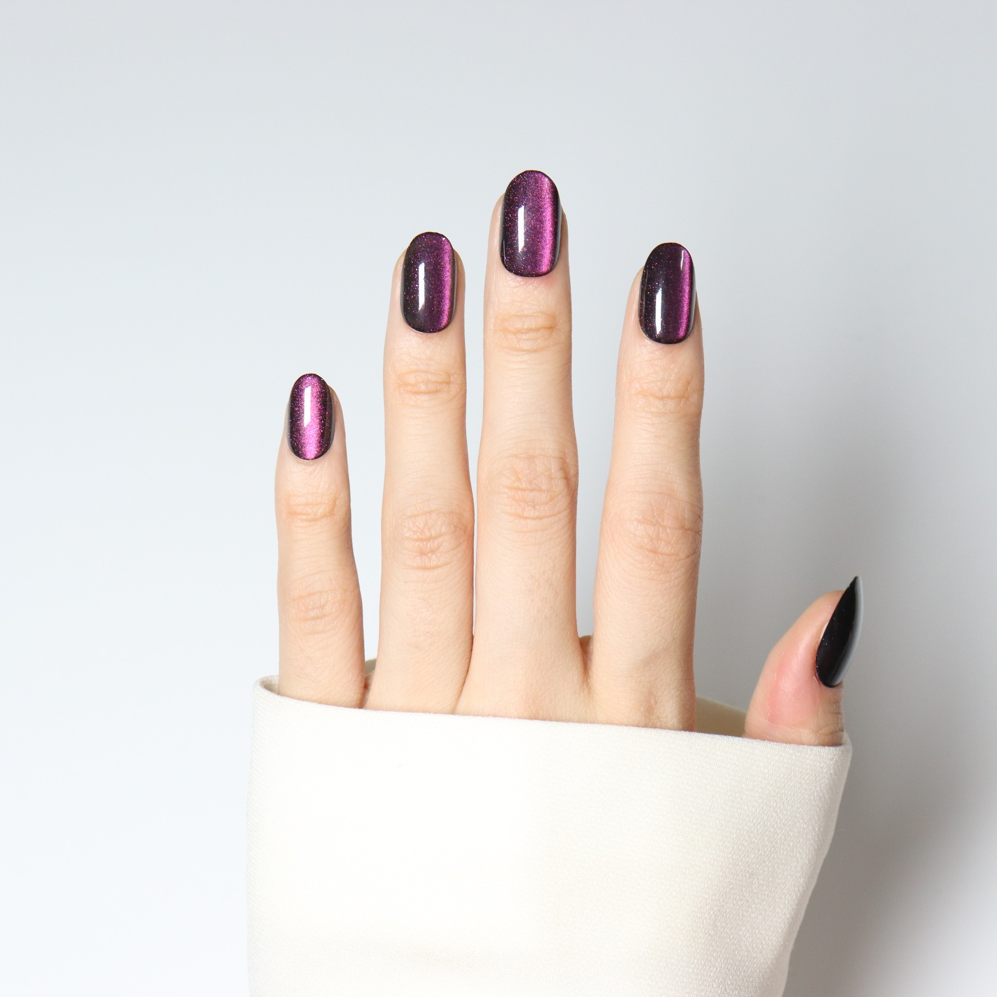 Rose Purple Cat Eye Press On Nails Wear Effect
