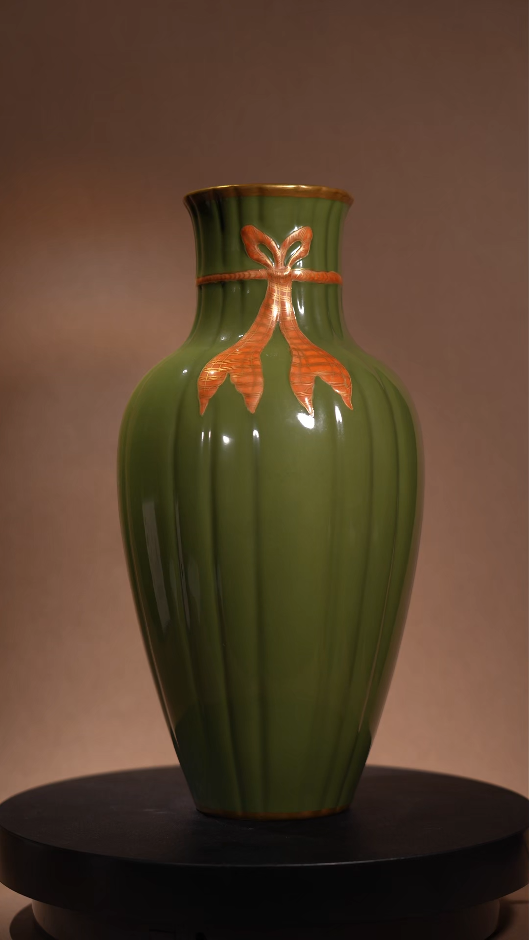 Ancient Chinese Famille Rose Vase with 