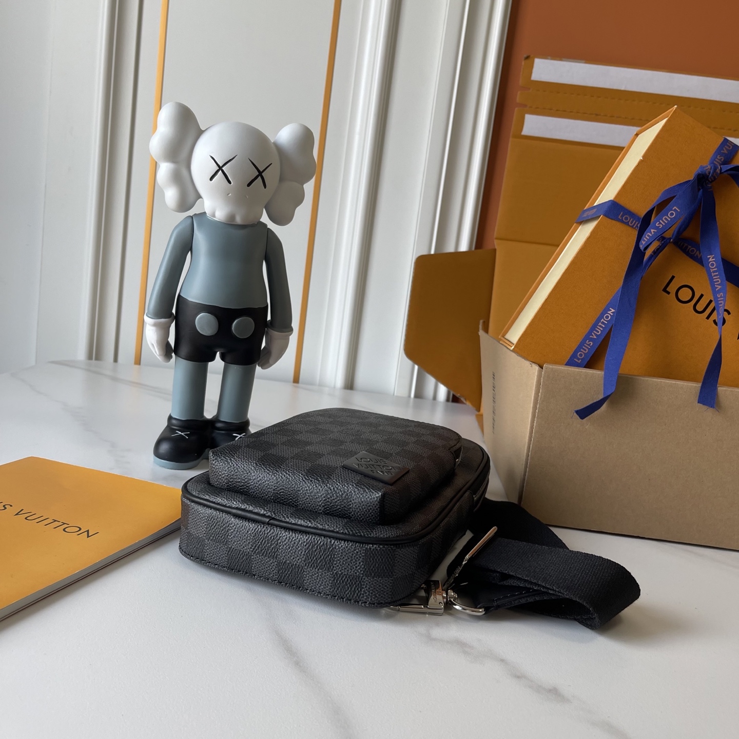 LV Avenue small shoulder bag