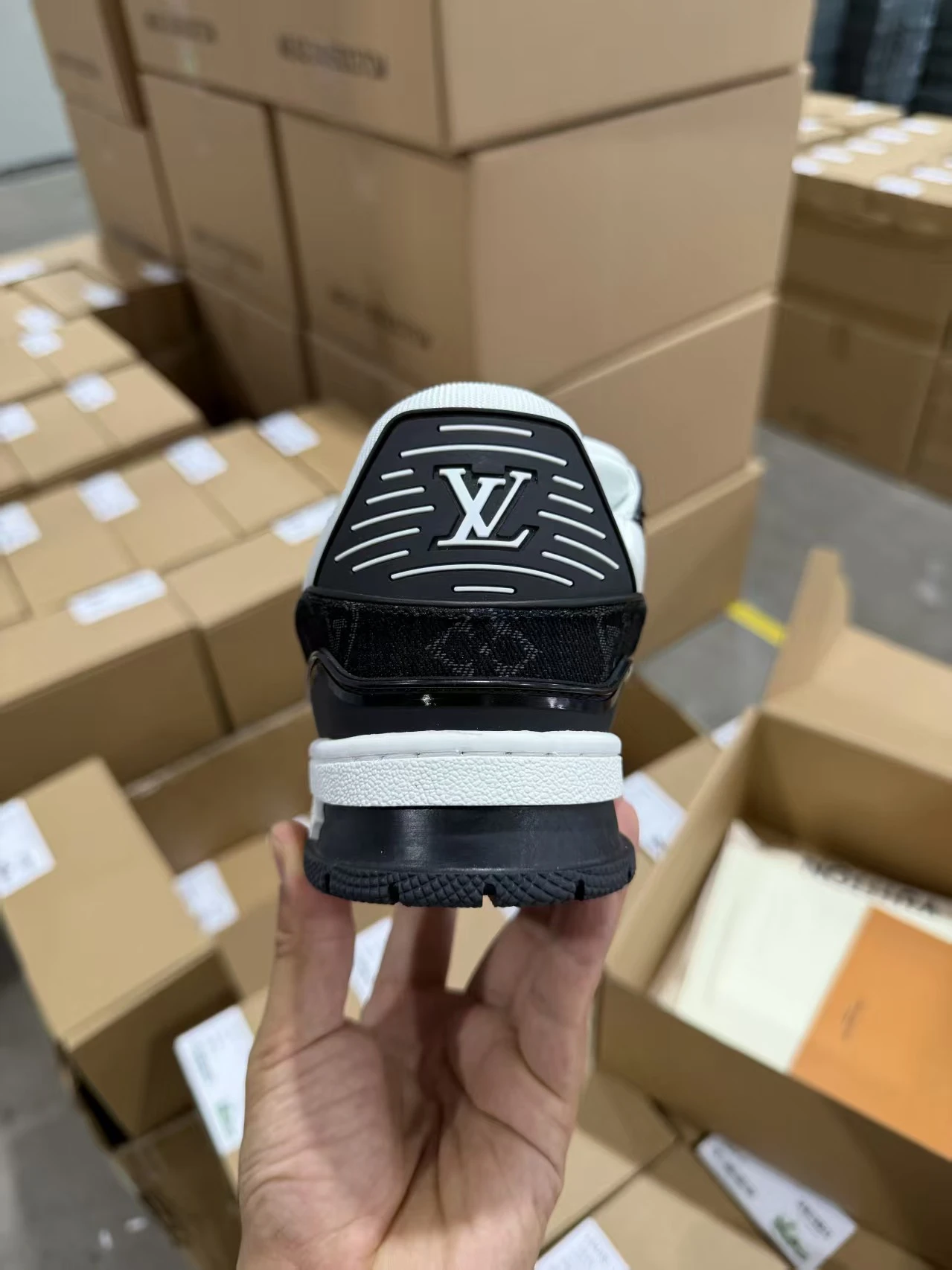 TOP !!   LV  shoes