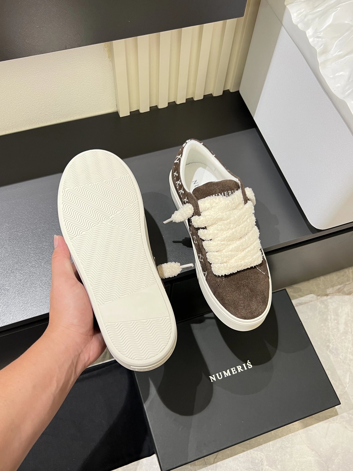 Numeris top-quality low-top shoes