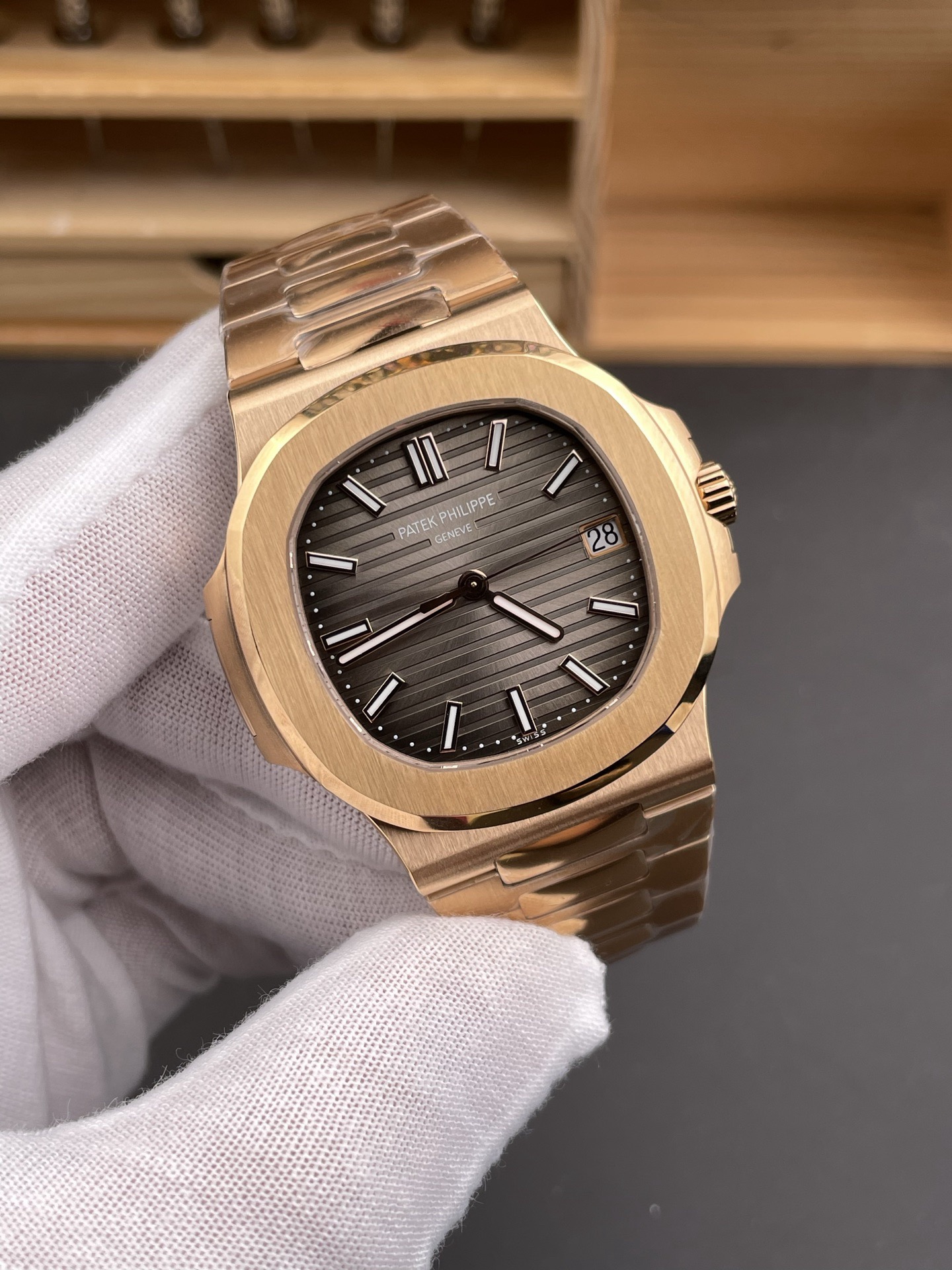 Patek Philippe Nautilus ref 5711/1R‑001 40mm Rose Gold