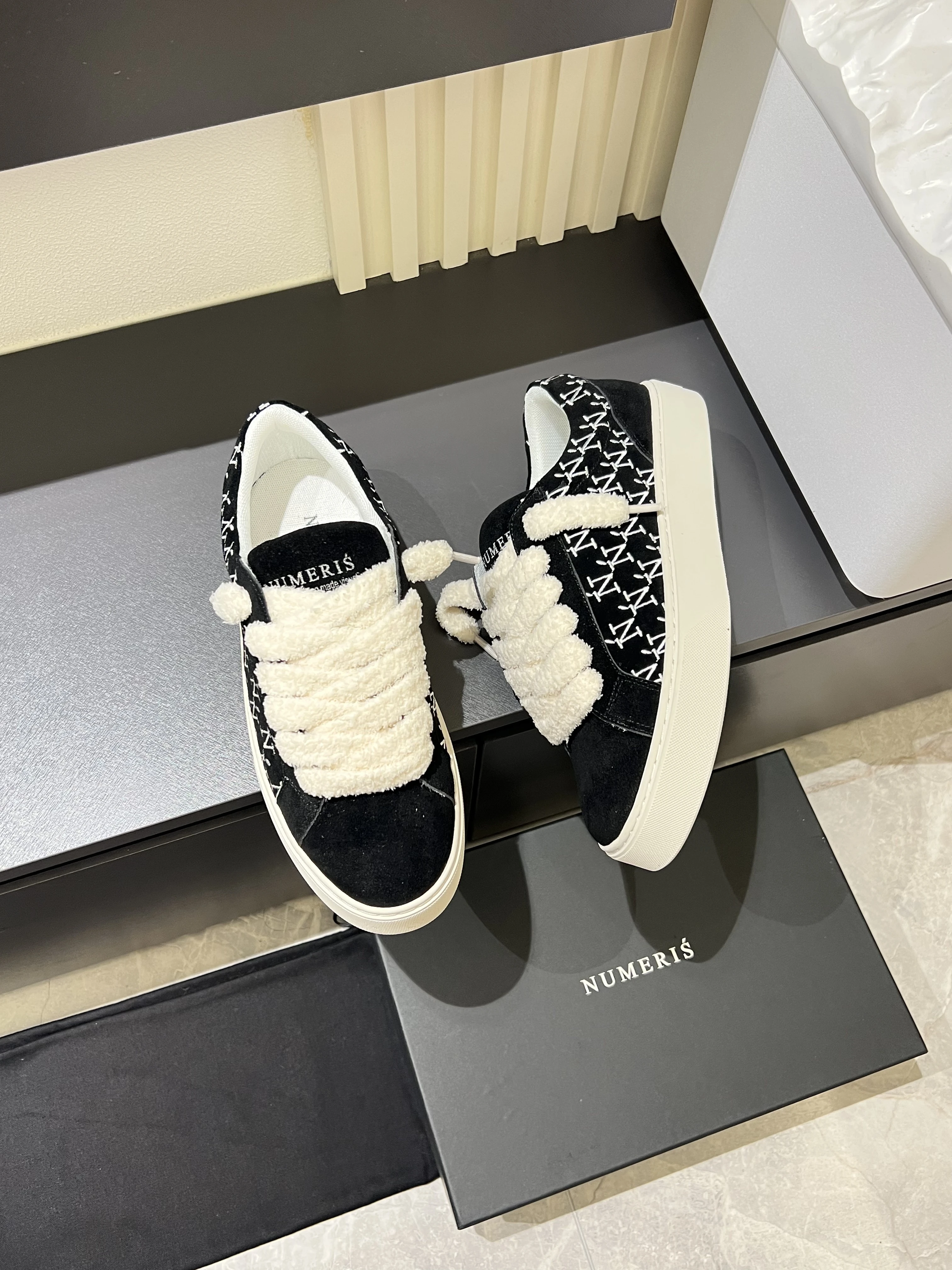 Numeris top-quality low-top shoes