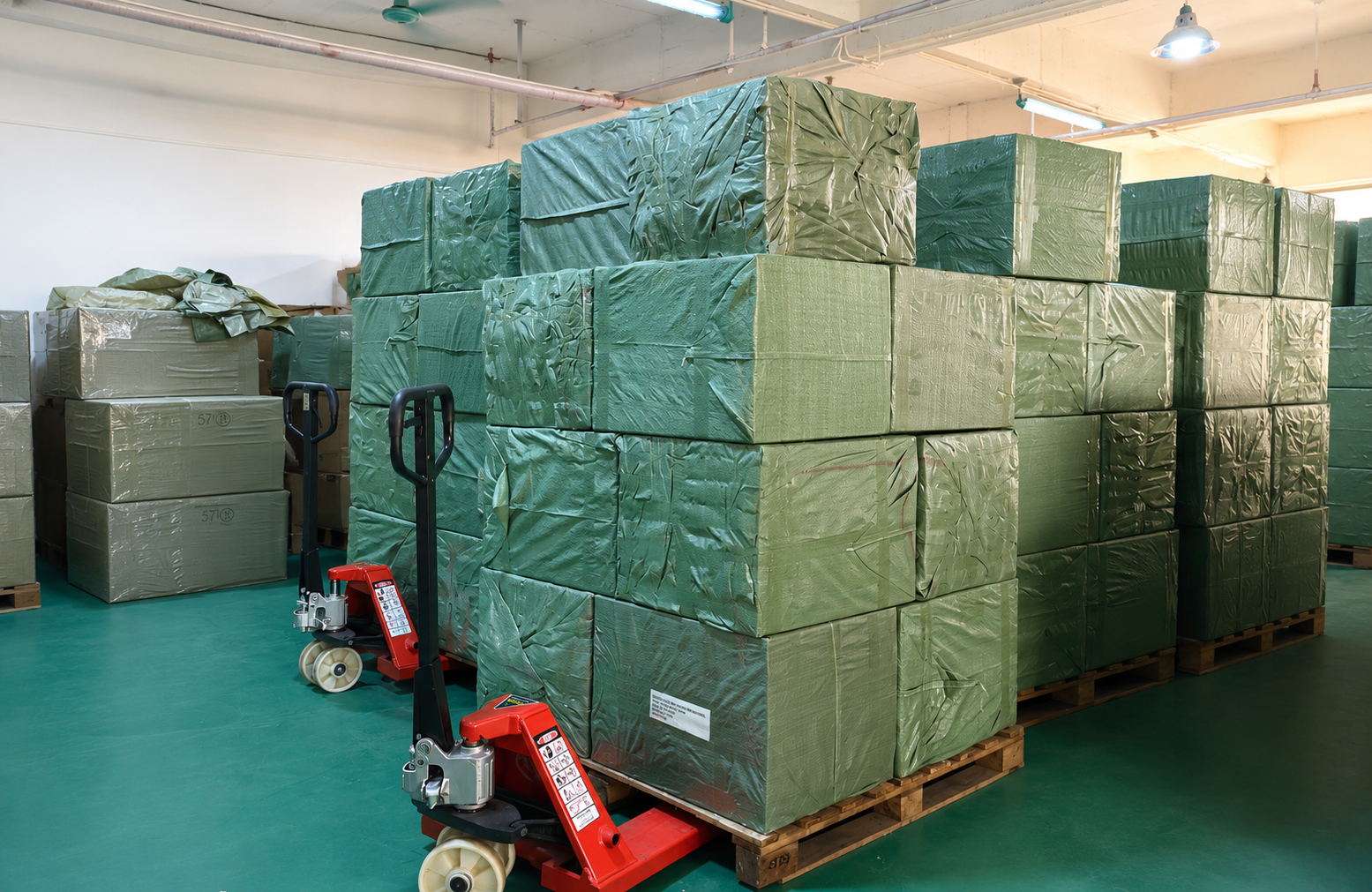 Bulk order and warehouse support for press on nails wholesale and private label supply with packaging and global shipping preparation.