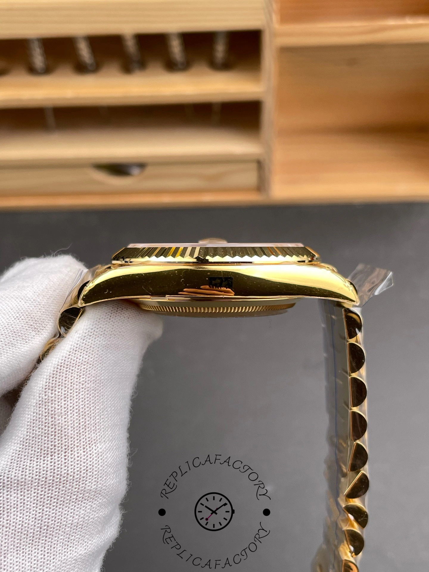 Rolex Day Date 40 Yellow Gold Green Ombre Dial M228238 0069 Replica
