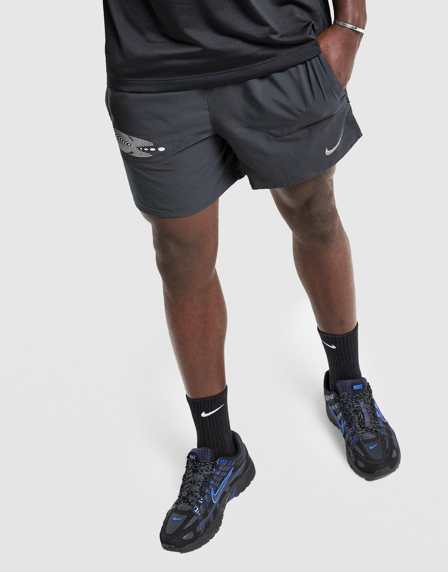 Nike Stride Graphic Shorts