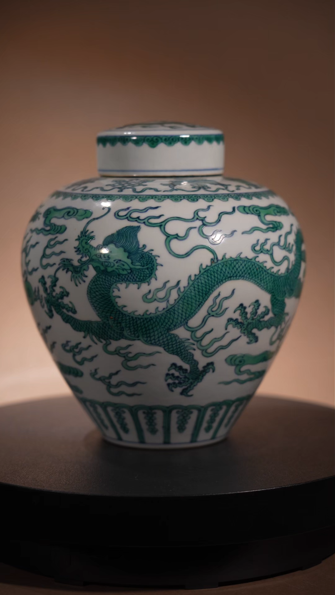 Ancient Chinese Doucai Covered Jar with Green Dragon Motifs