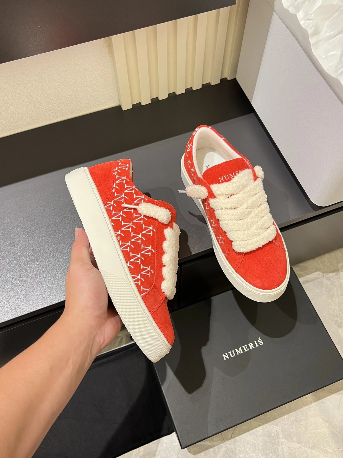 Numeris top-quality low-top shoes
