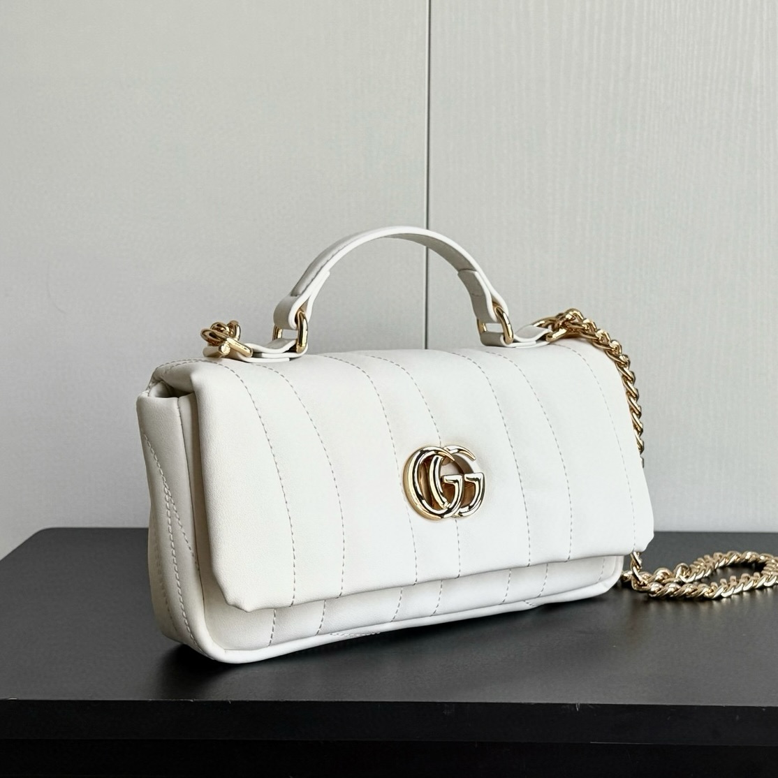 Gucci 806017 Full Leather Quilted Double G Chain Bag/Small Square Handbag (21 × 12.5 × 4.5cm)