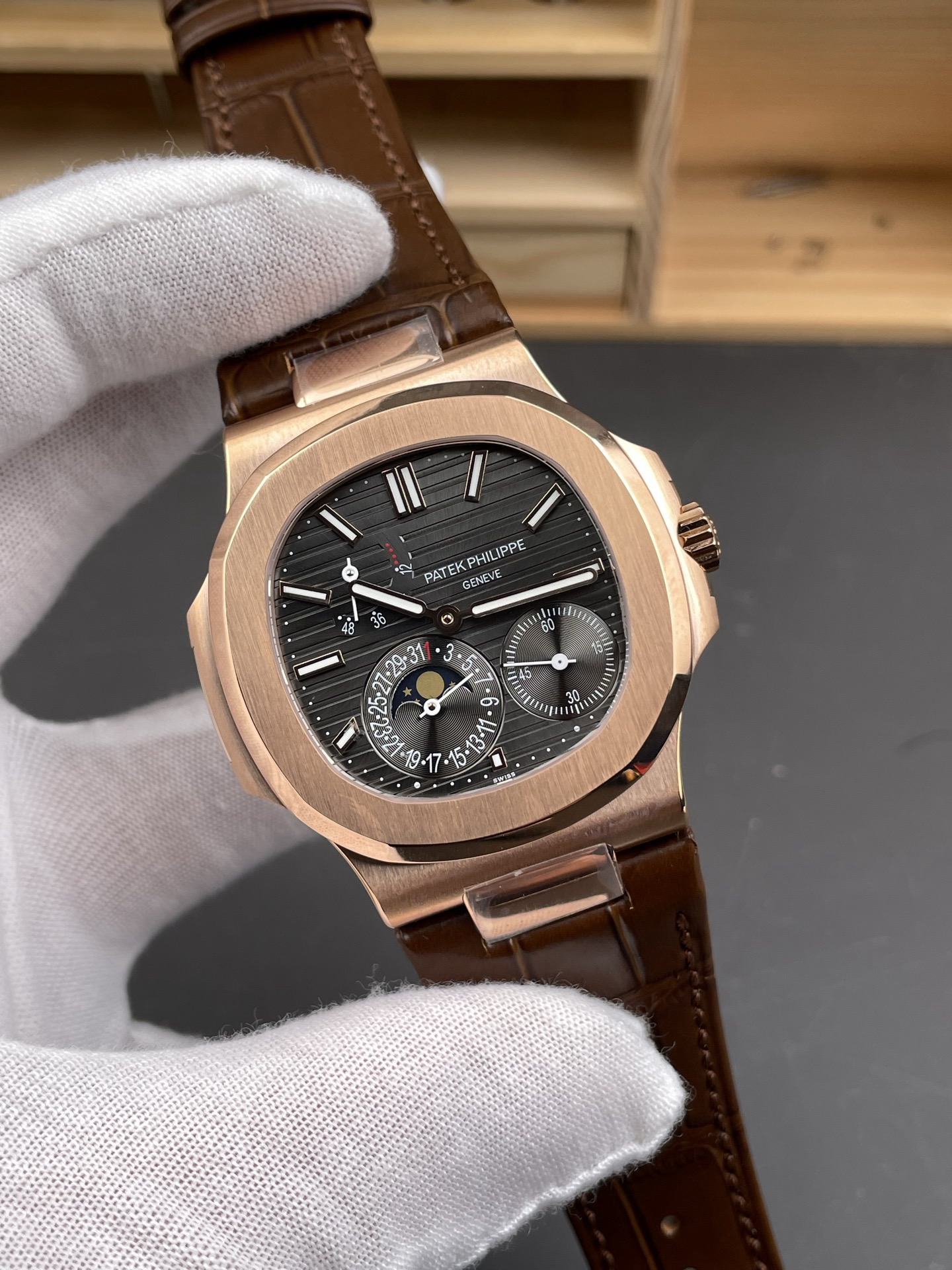 Patek Philippe Nautilus ref. 5712/1R‑001 40mm Rose Gold