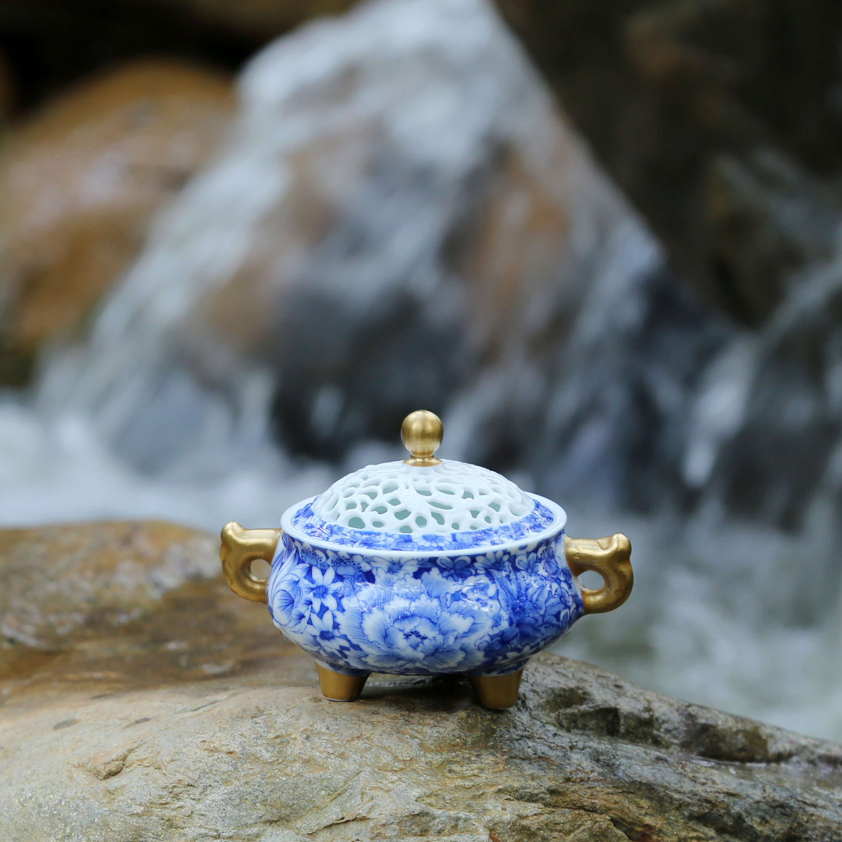 Premium Handmade Hand-Painted Tea Ware • Exquisite Thousand-Flower Incense Burner • Jingdezhen Openwork Carving • 24K Gold Gilded Incense Burner