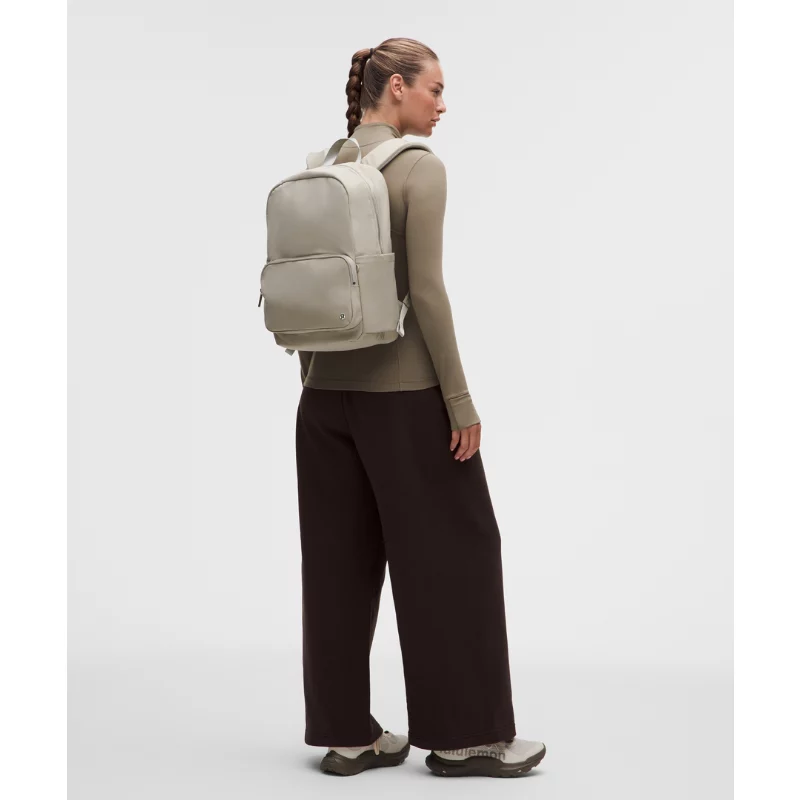 Everywhere Backpack 22L Metal Hardware