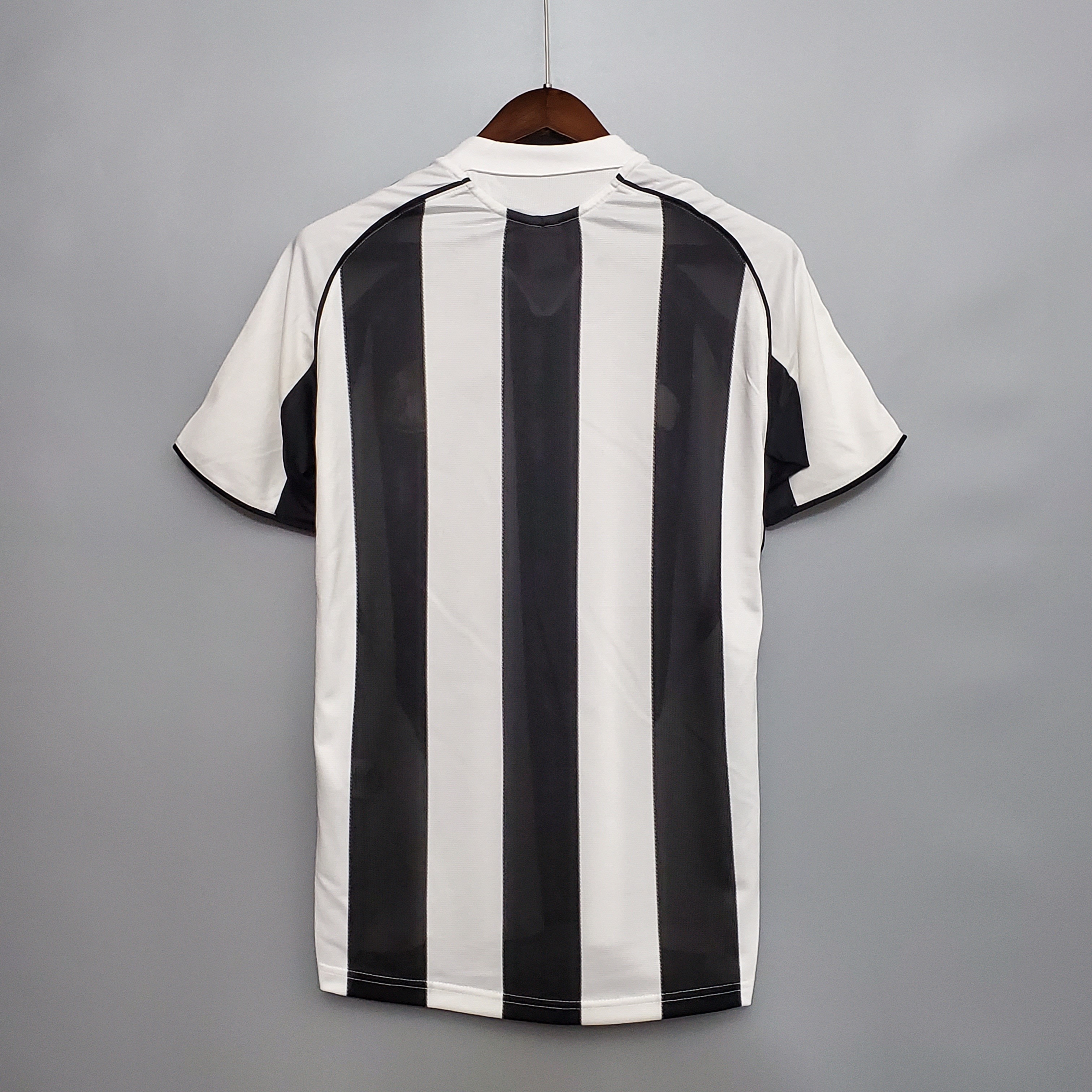 2005/2006 Newcastle United home Retro Football Shirt