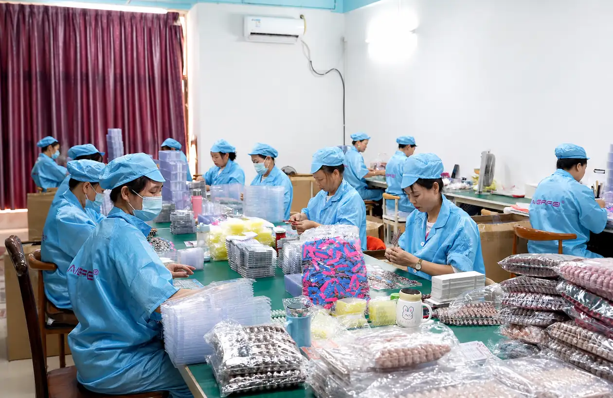Press-On Nail Quality Inspection Process in Manufacturing Workshop