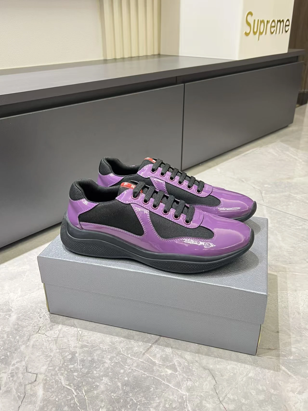 Prada top quality lacquer shoes