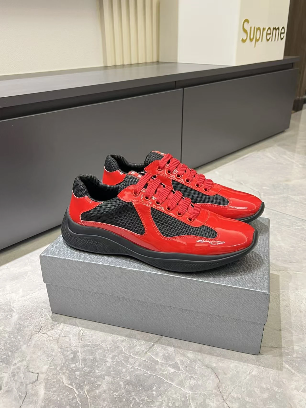 Prada top quality lacquer shoes