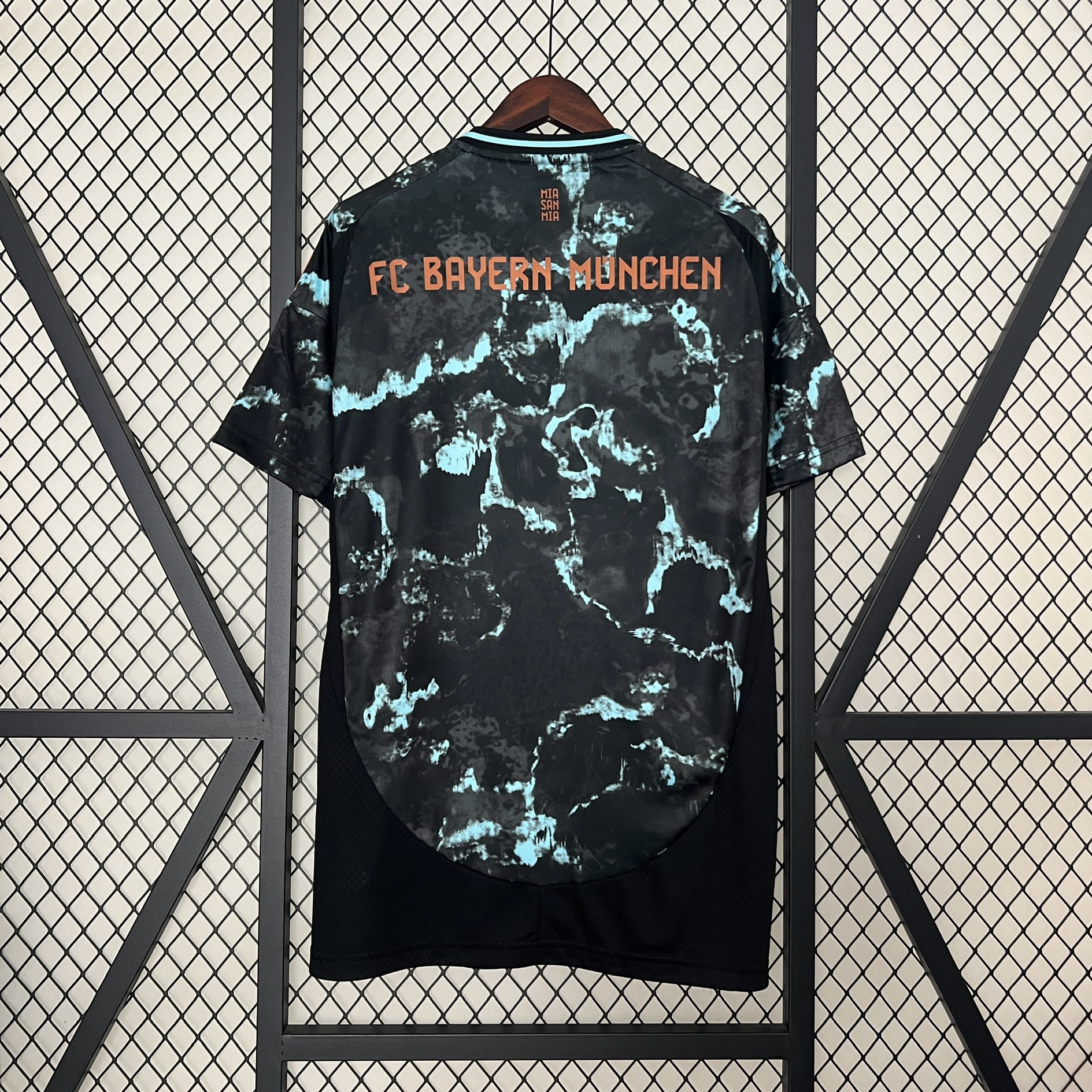 2024/2025 Bayern Munich Away Football Shirt (Fan Edition)