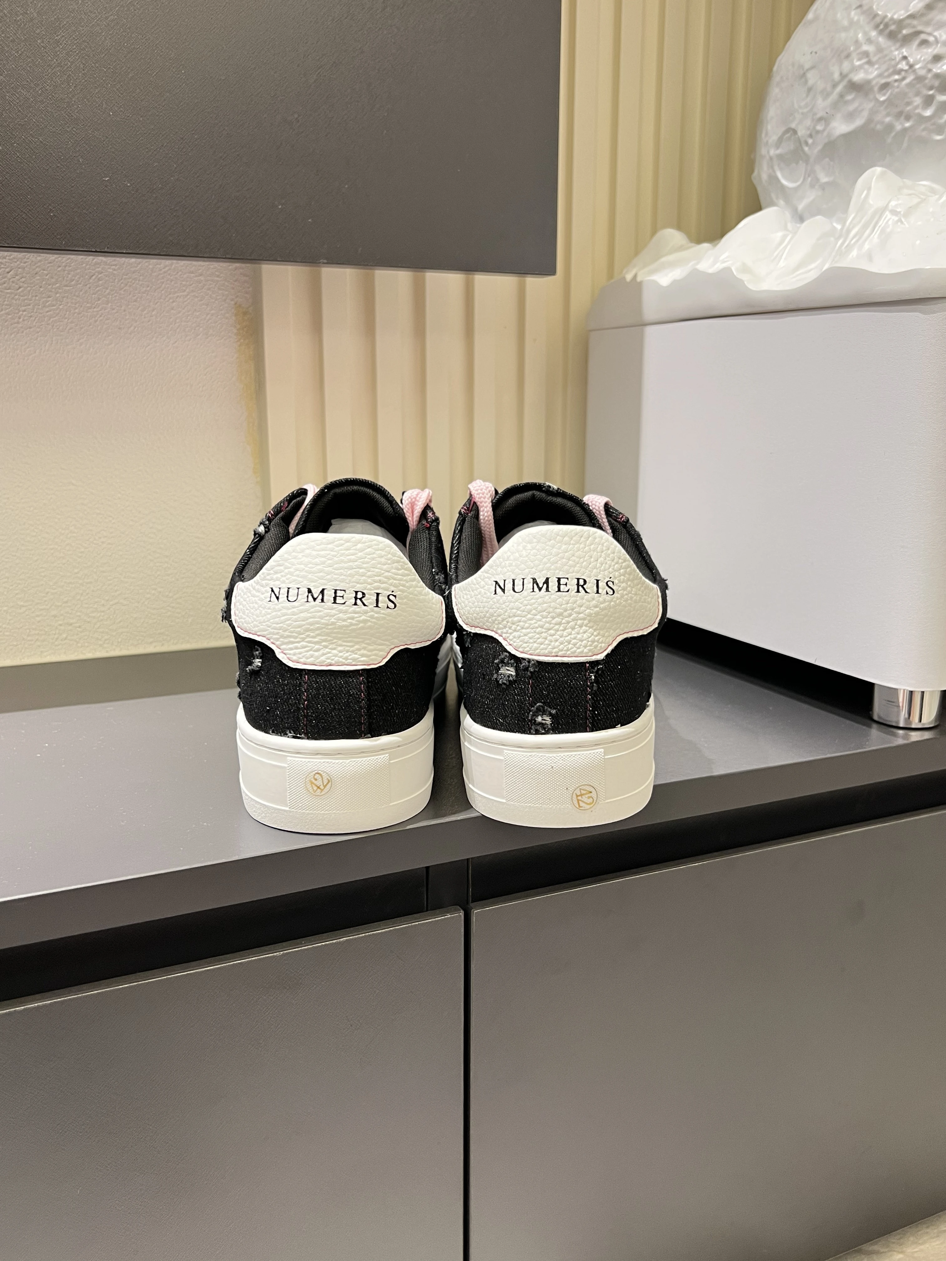 Numeris top-quality low-top shoes
