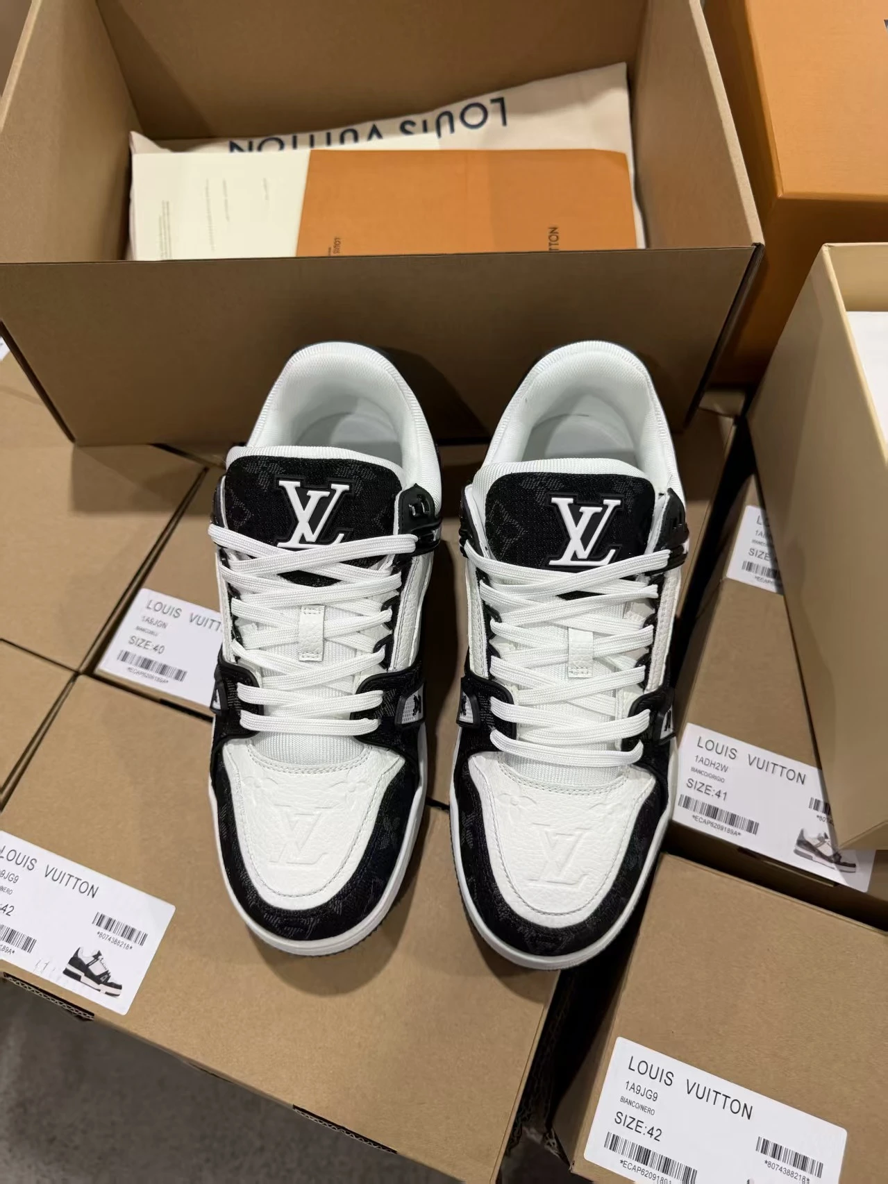 TOP !!   LV  shoes