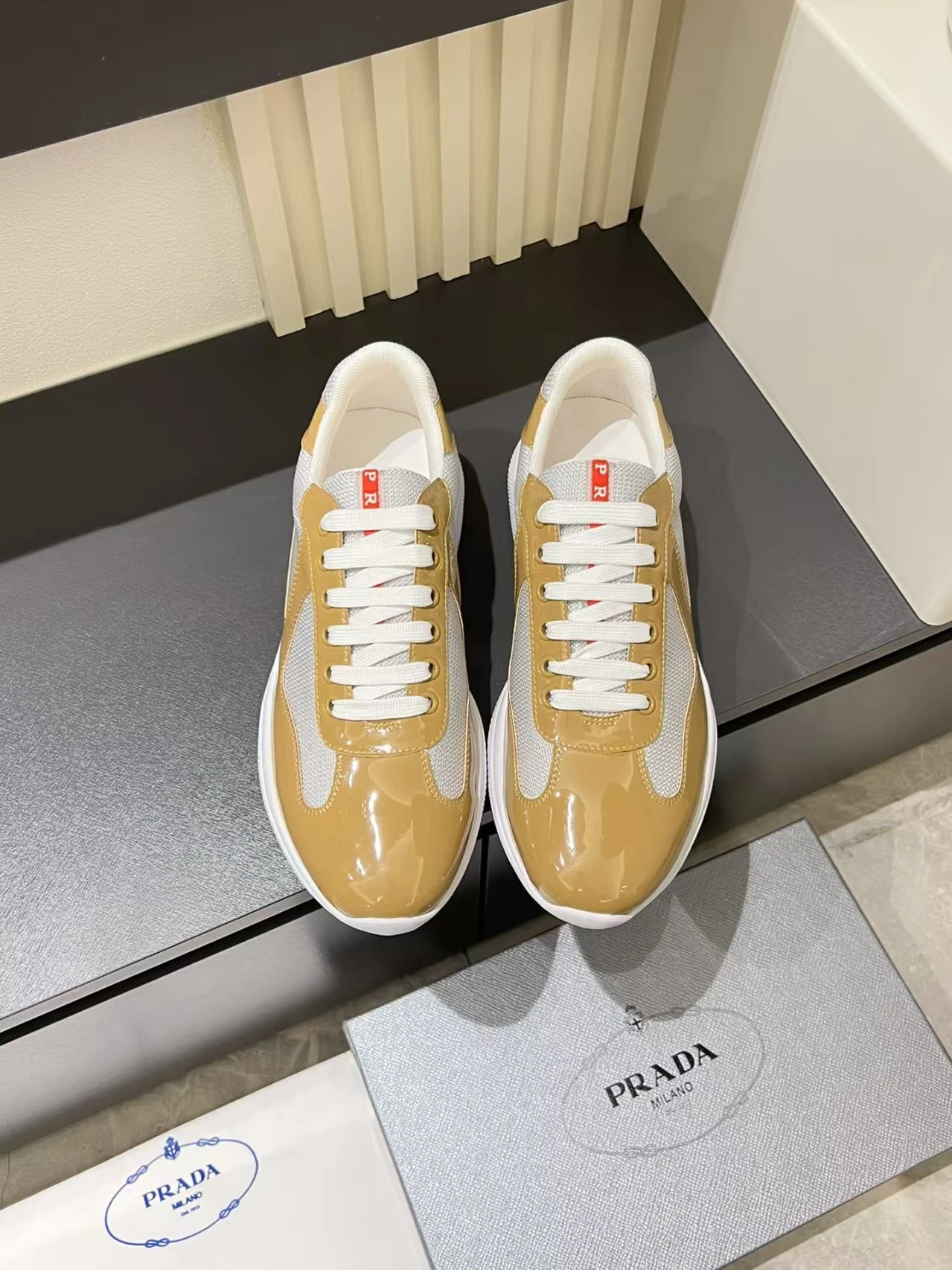 Prada top quality lacquer shoes
