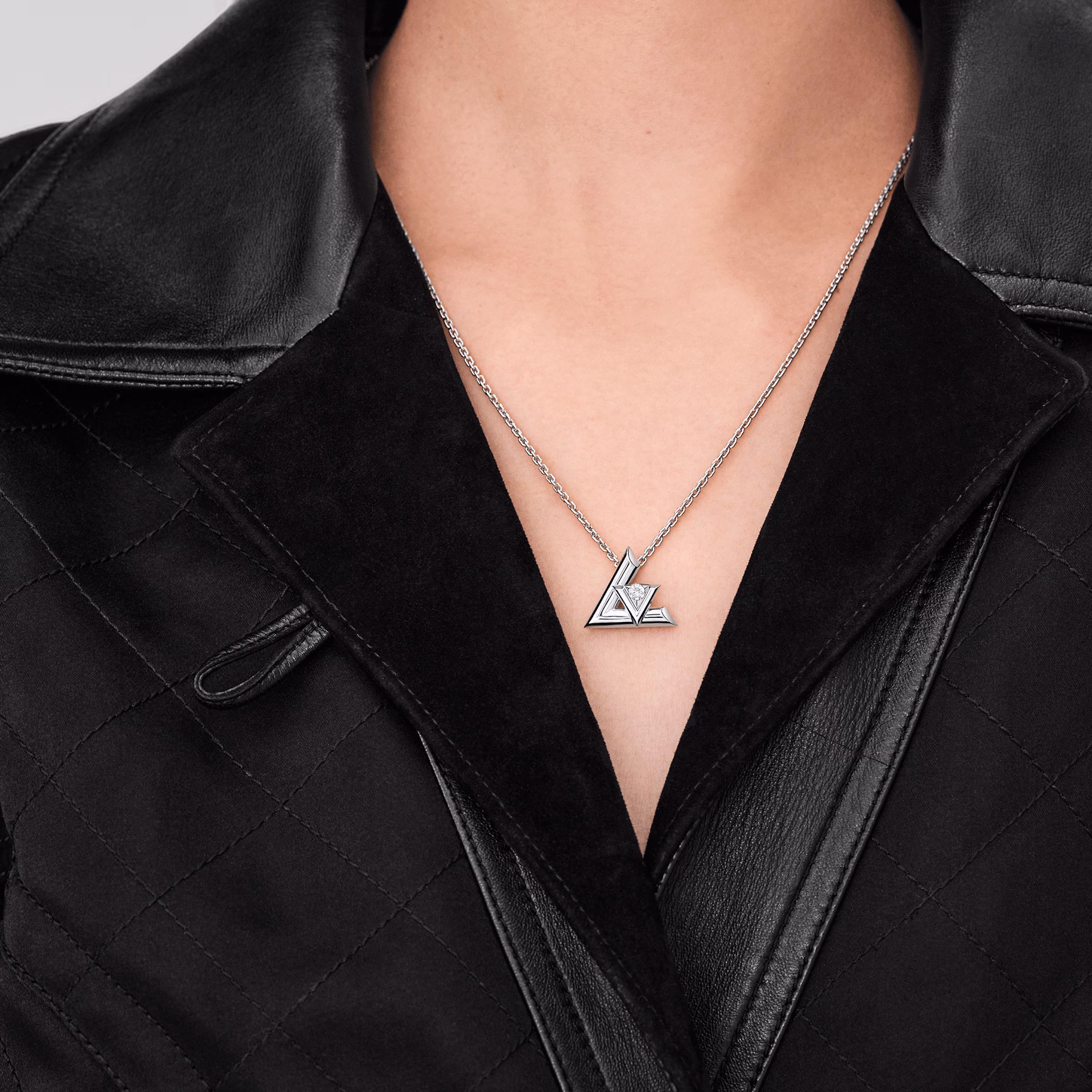 Volt One Large Pendant, White Gold And Diamond Q93807