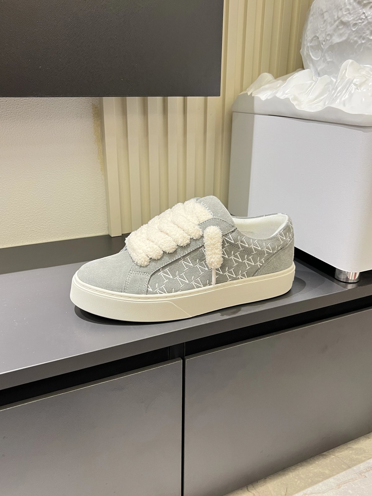 Numeris top-quality low-top shoes
