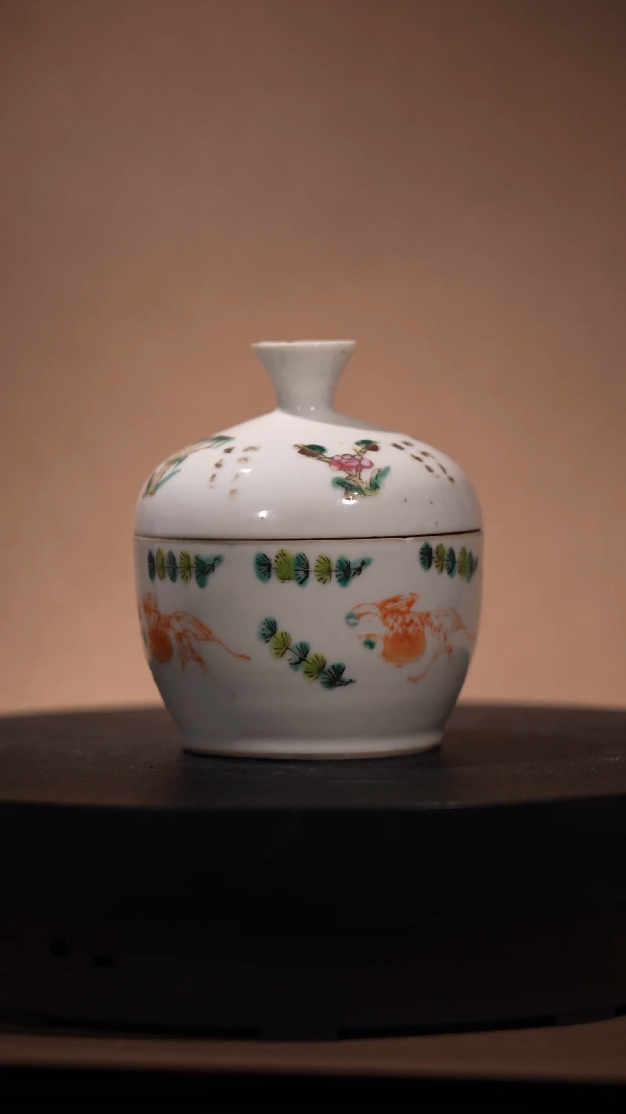 Ancient Chinese Famille Rose Covered Bowl with Fish and Algae Motifs