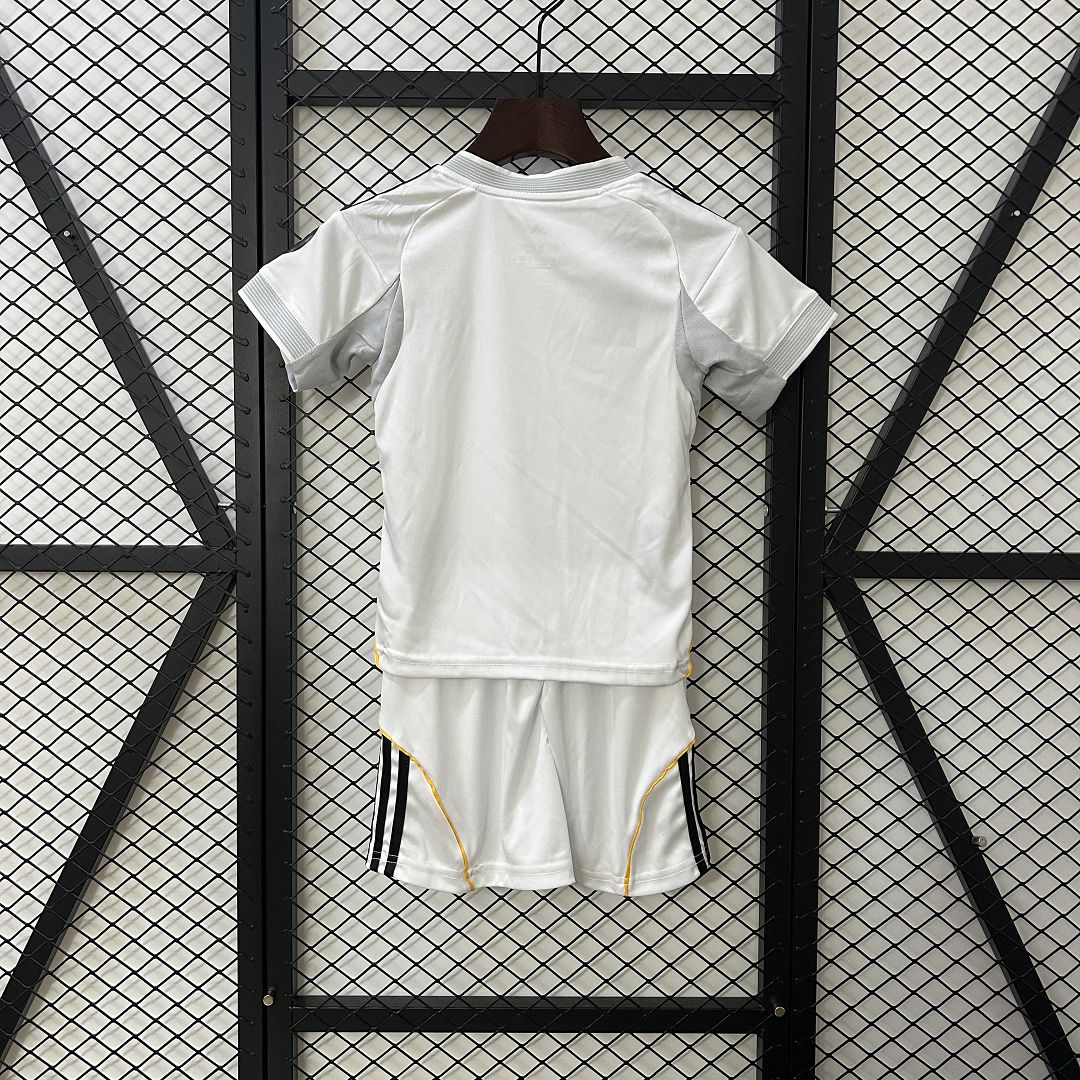 2025/2026 Real Madrid Home Football (Adult Kids Kit socks )