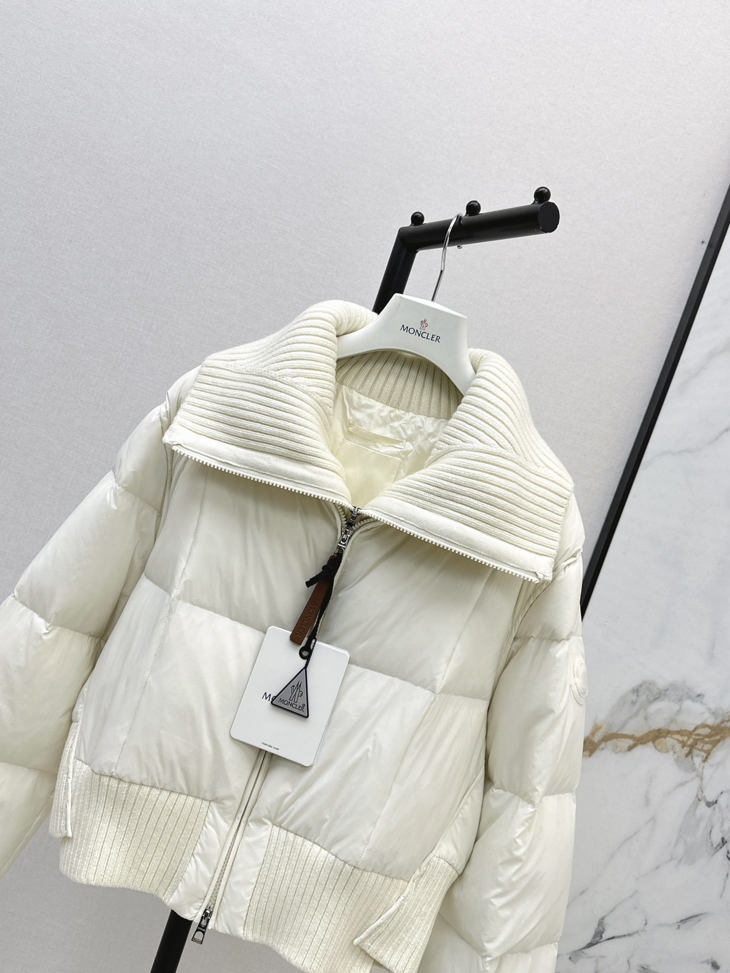 Moncler Herbst/Winter 2026 Daunenjacke Größe S-L